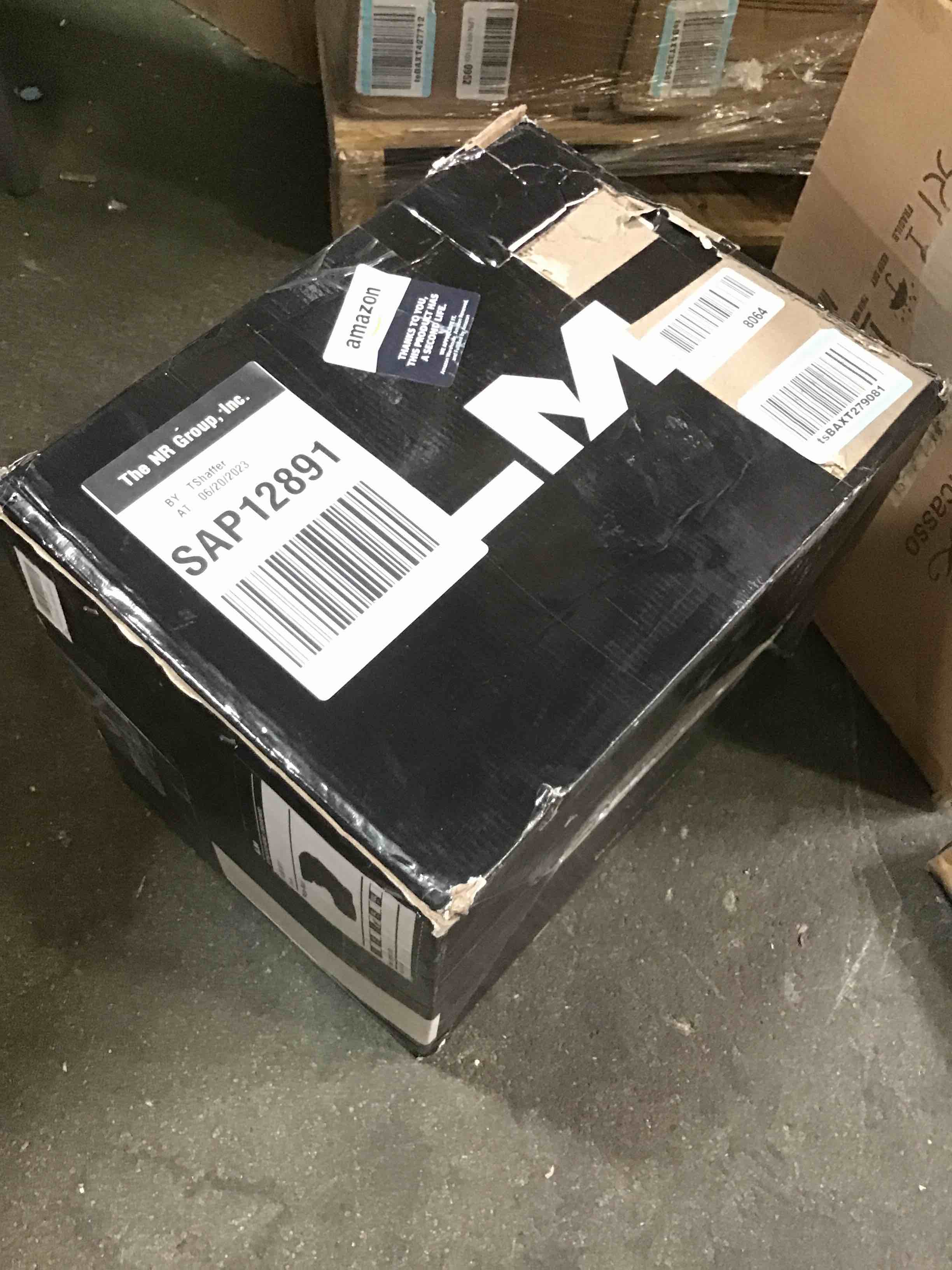 https://s3.amazonaws.com/lotting-images-prod/bidfta/BLU4915575_1688664335643.jpeg