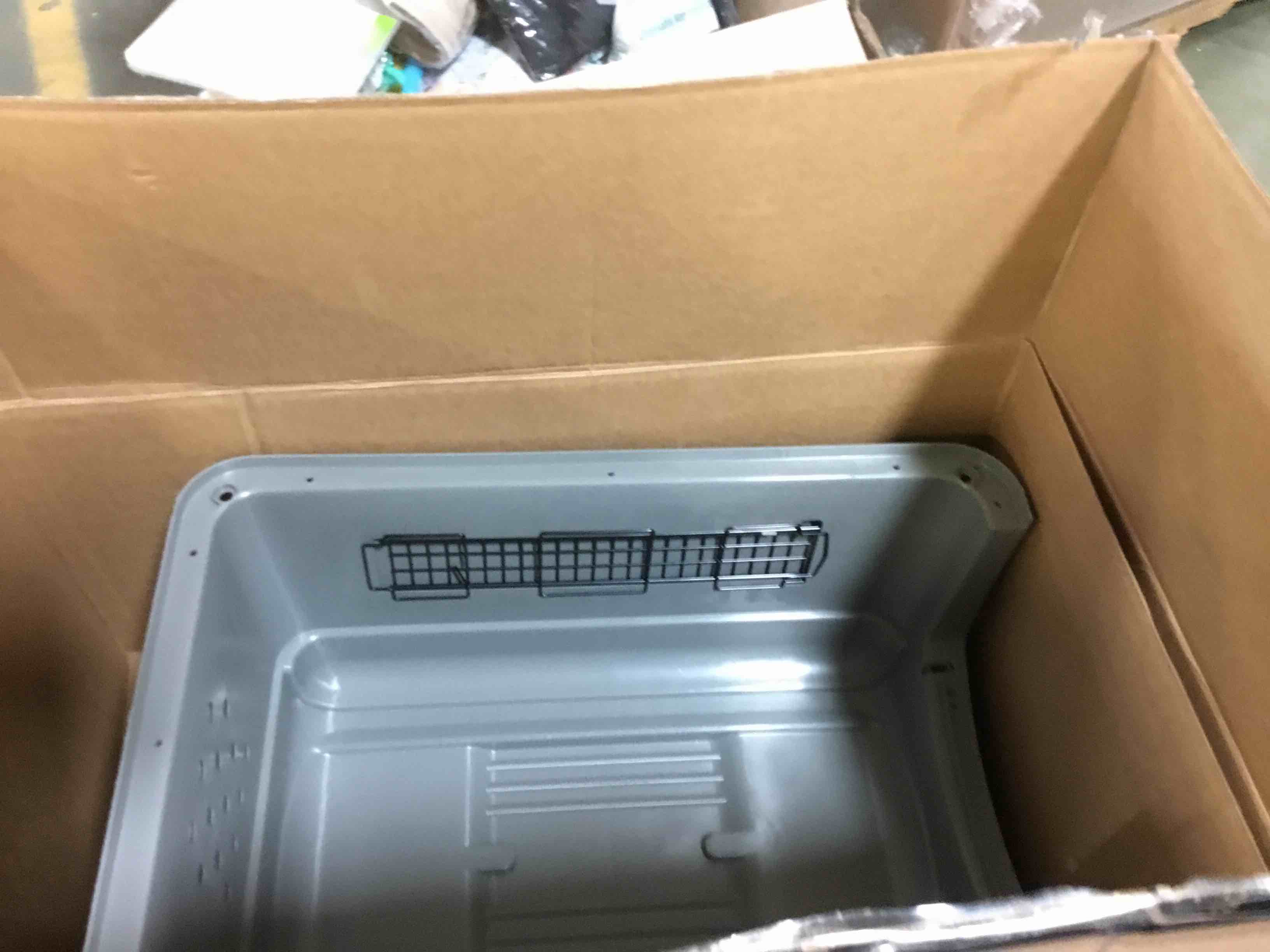 https://s3.amazonaws.com/lotting-images-prod/bidfta/BLU4915654_1688999785422.jpeg