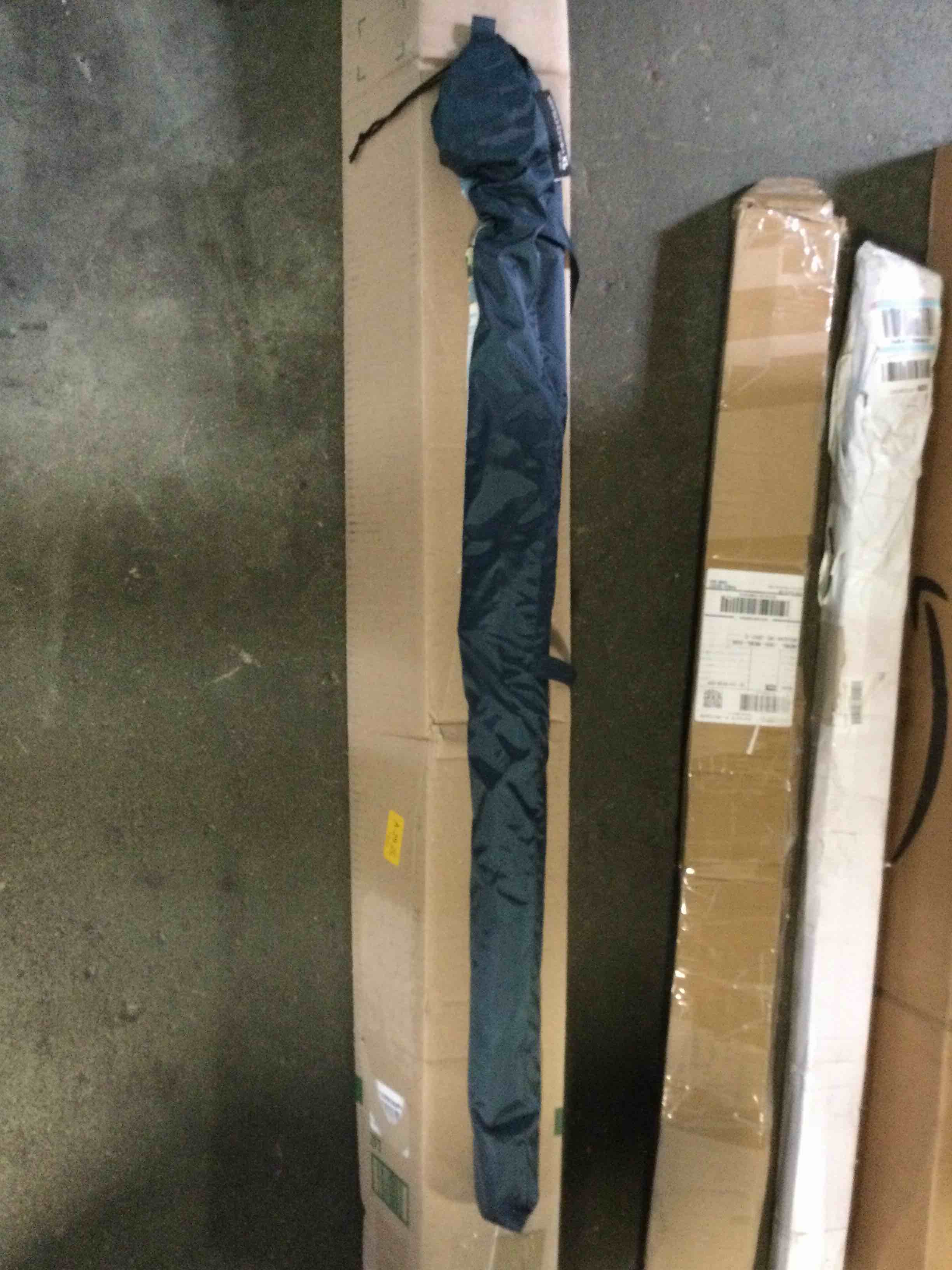 https://s3.amazonaws.com/lotting-images-prod/bidfta/BLU4922814_1690309670582.jpeg