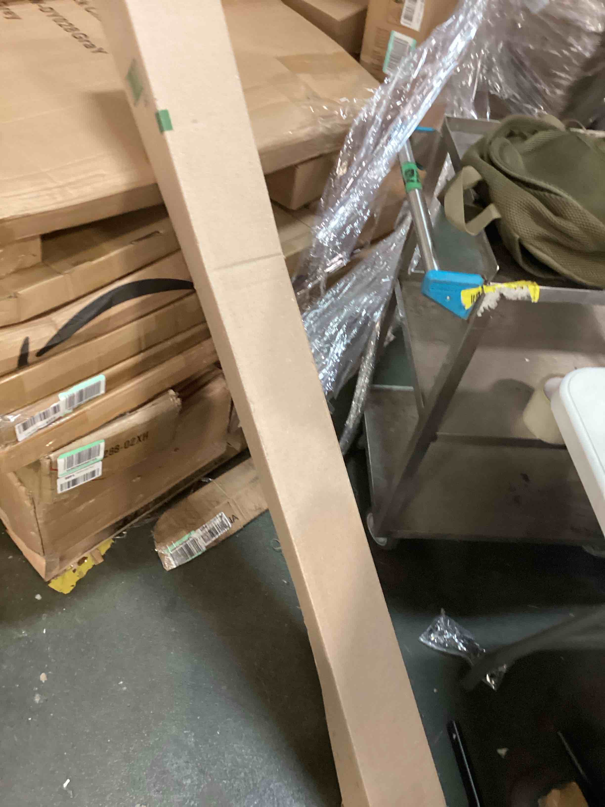 https://s3.amazonaws.com/lotting-images-prod/bidfta/BLU4928933_1709397310401.jpeg