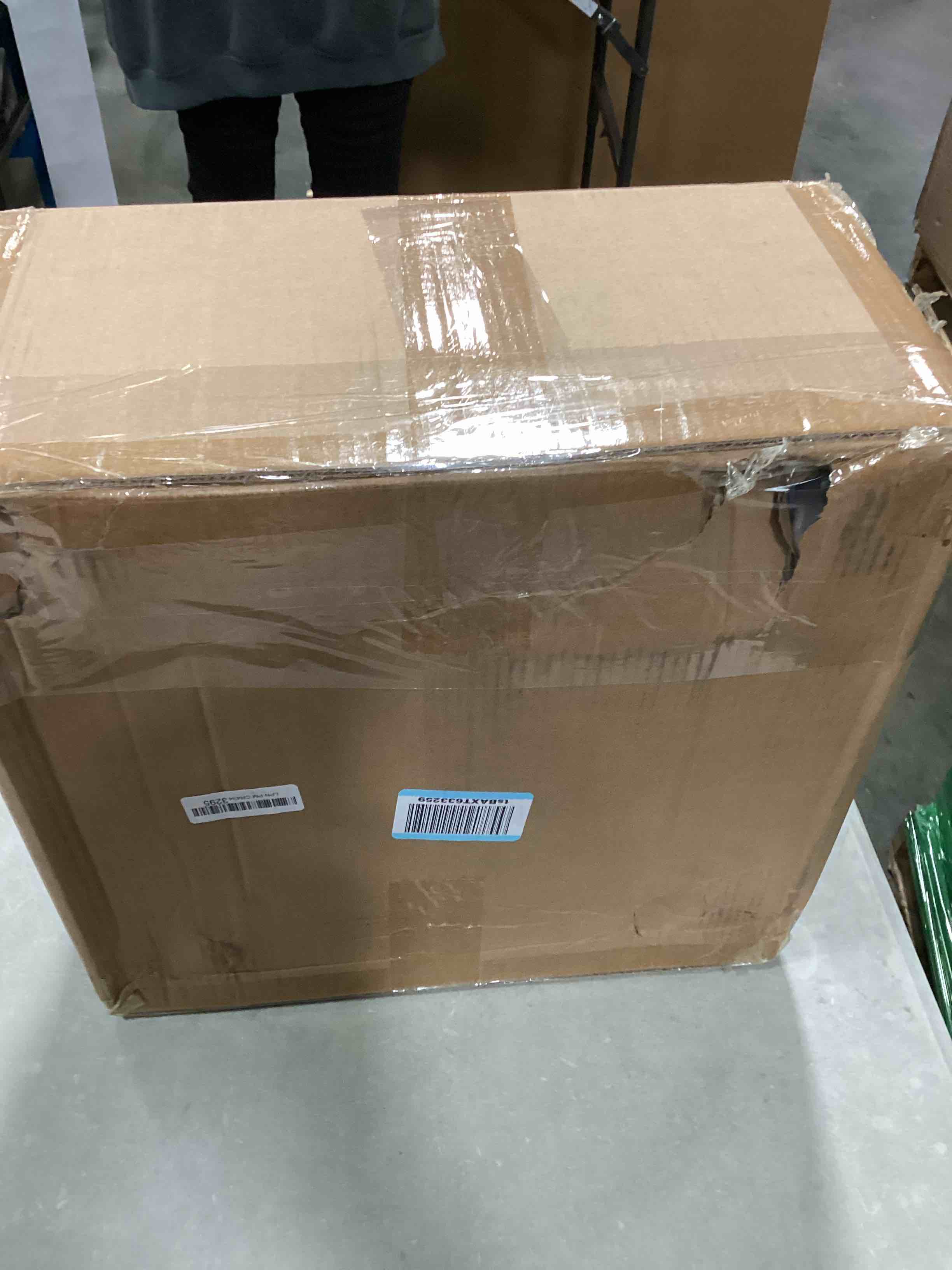 https://s3.amazonaws.com/lotting-images-prod/bidfta/BLU4929586_1705063461226.jpeg