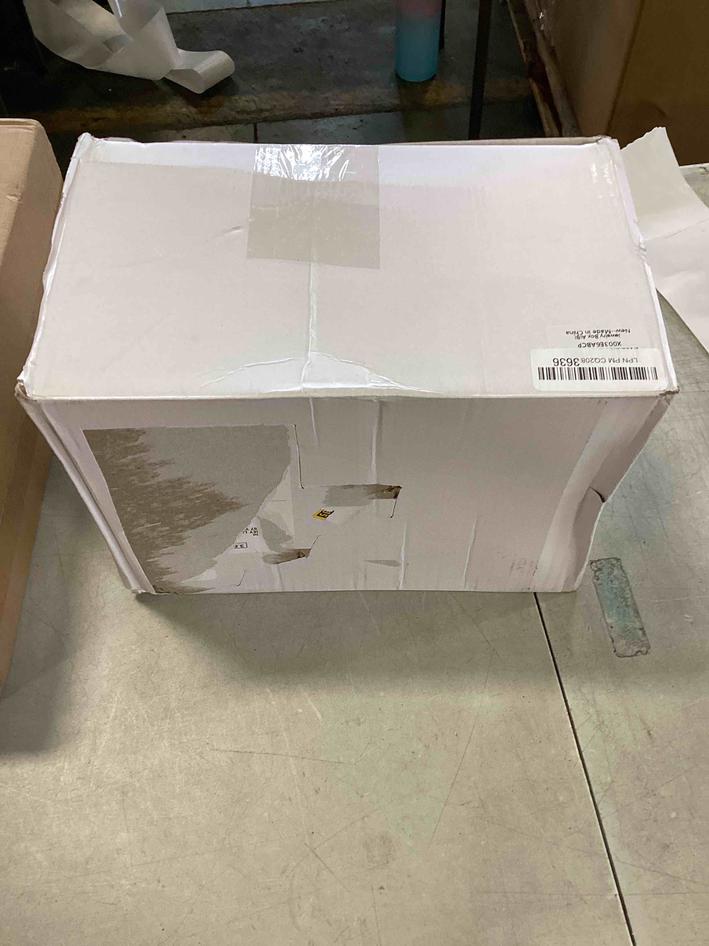 https://s3.amazonaws.com/lotting-images-prod/bidfta/BLU4930669_1706804772949.jpeg