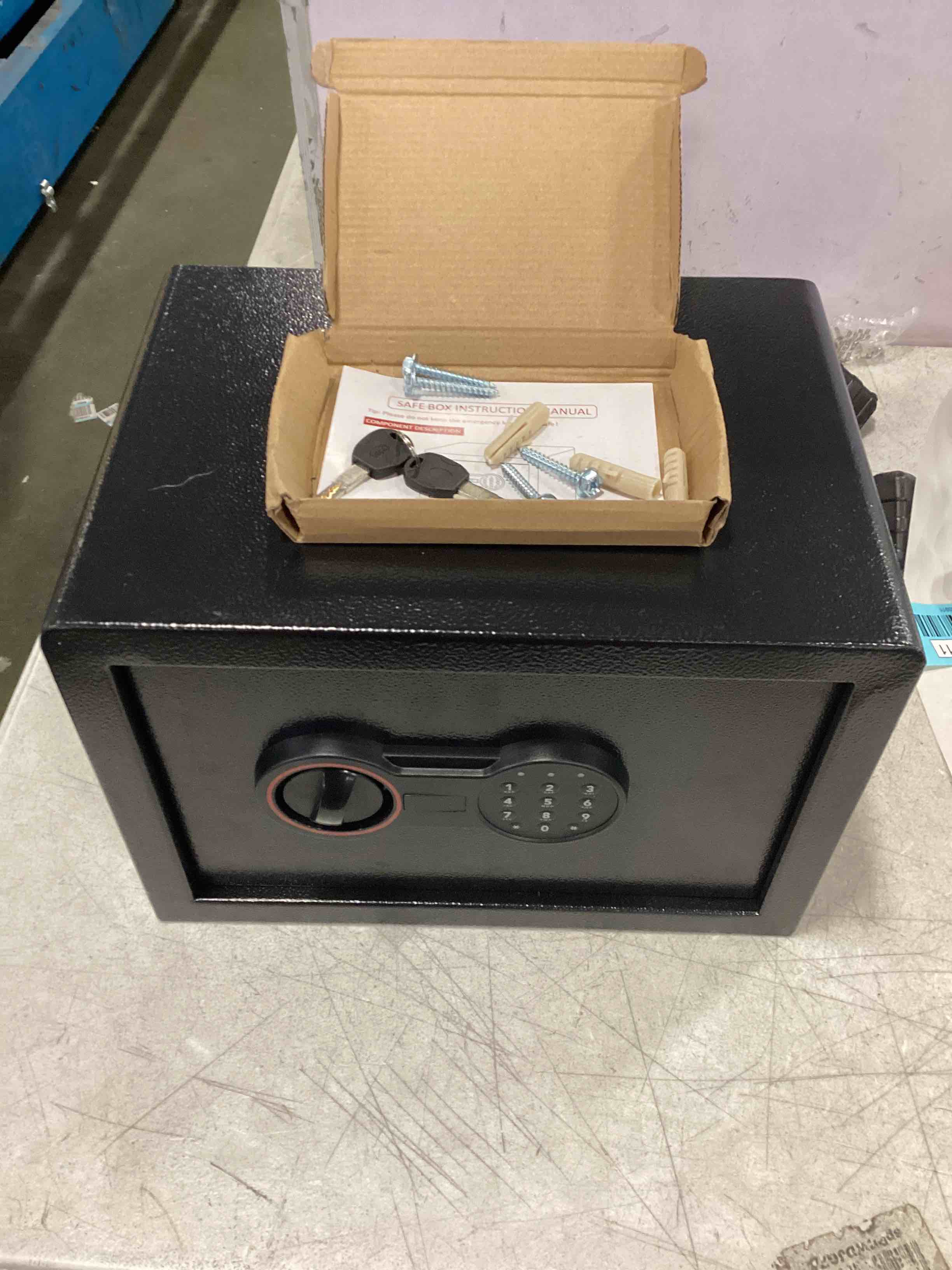 https://s3.amazonaws.com/lotting-images-prod/bidfta/BLU4930911_1706972117413.jpeg