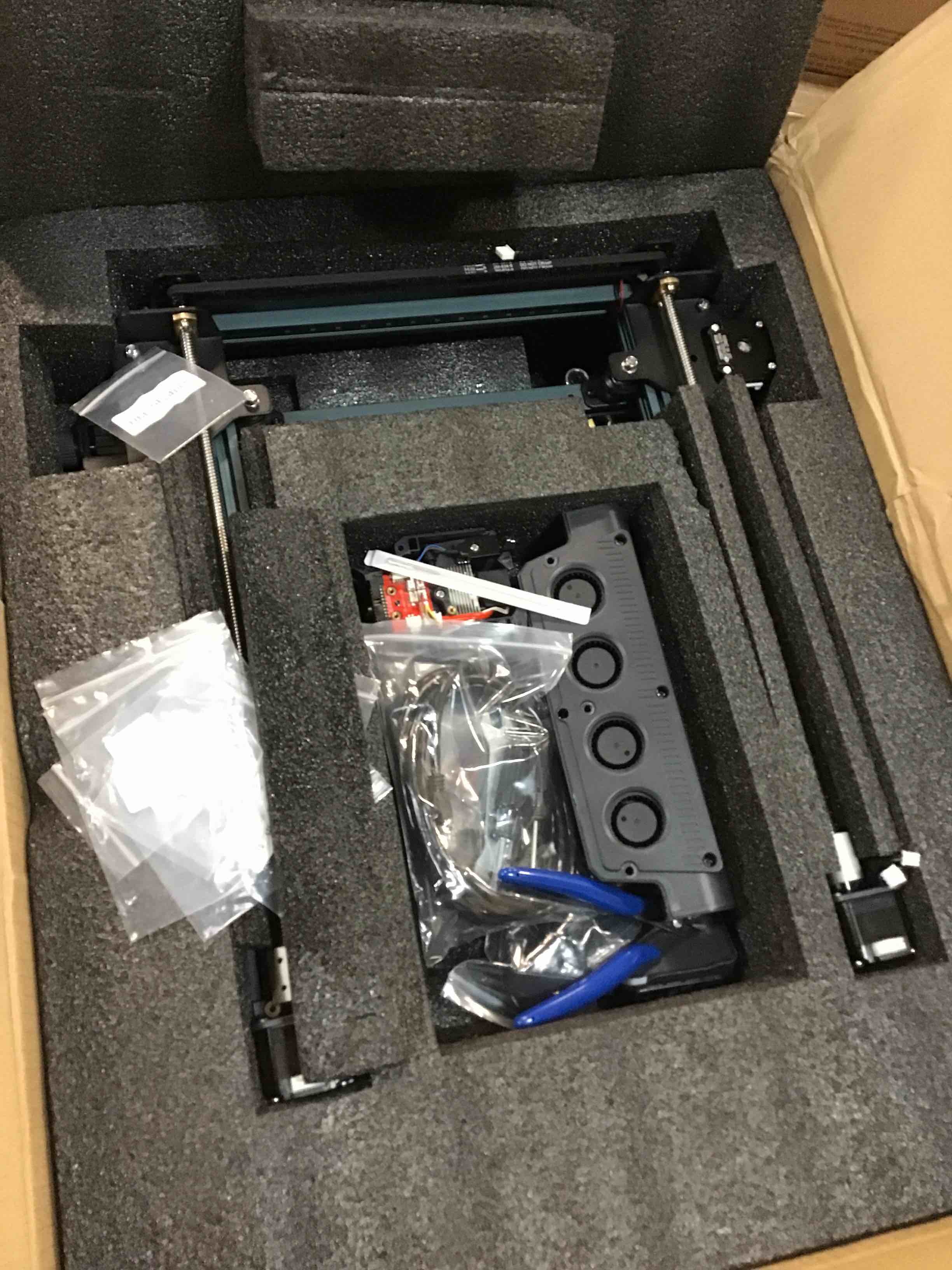 https://s3.amazonaws.com/lotting-images-prod/bidfta/BLU4931125_1704892017563.jpeg