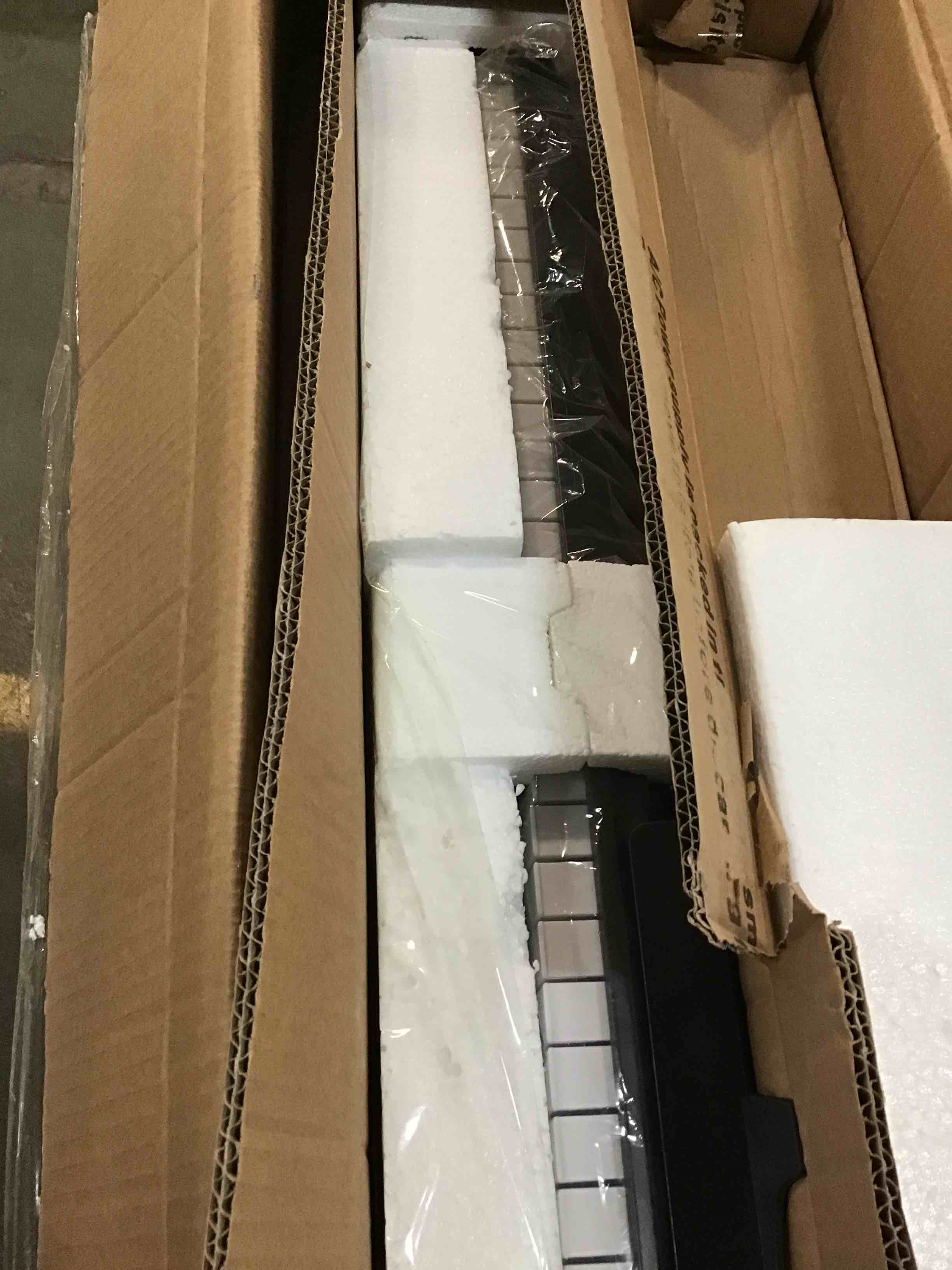 https://s3.amazonaws.com/lotting-images-prod/bidfta/BLU4931326_1704976144776.jpeg