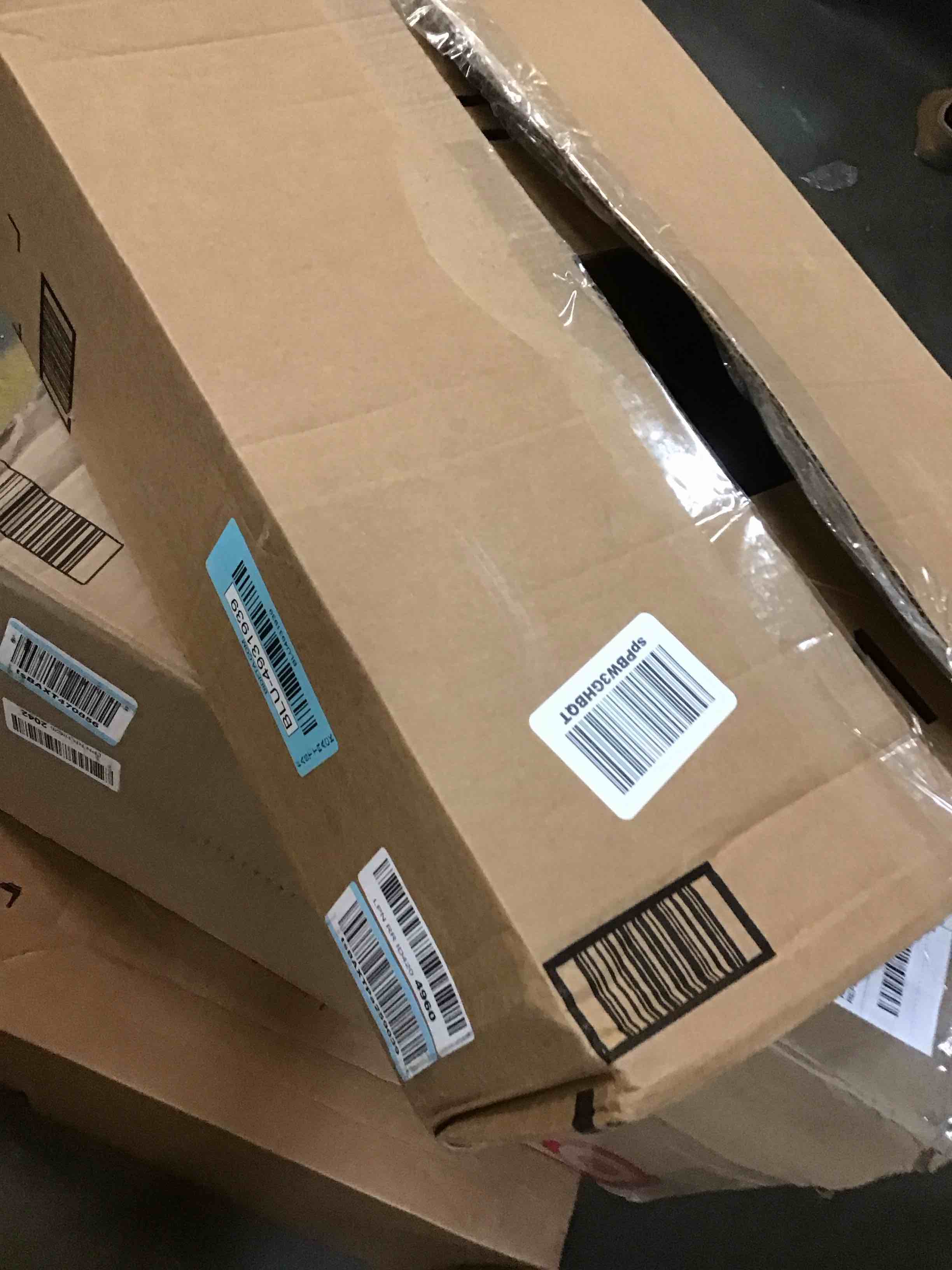 https://s3.amazonaws.com/lotting-images-prod/bidfta/BLU4931939_1705668416437.jpeg