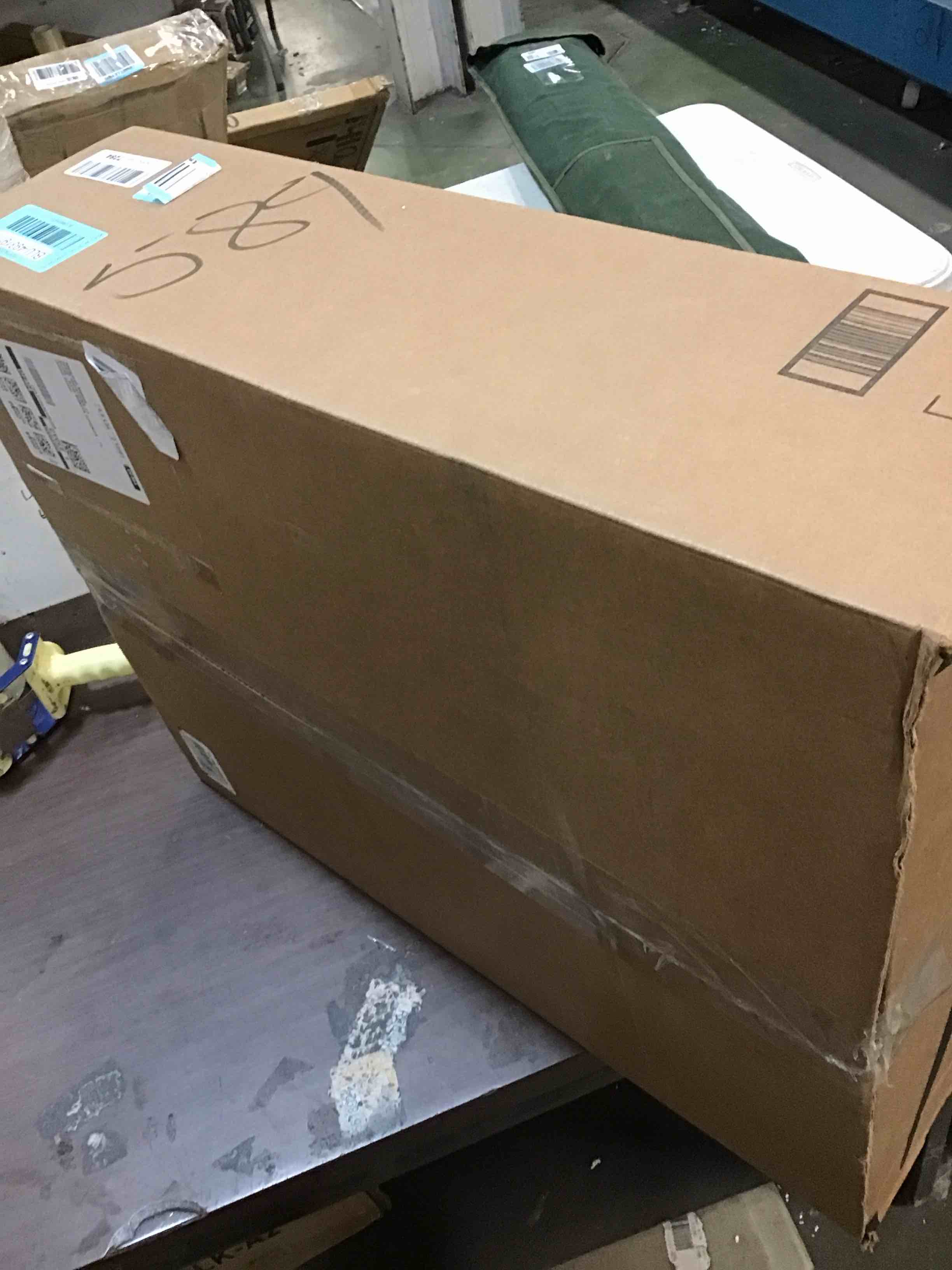 https://s3.amazonaws.com/lotting-images-prod/bidfta/BLU4931971_1705670916179.jpeg