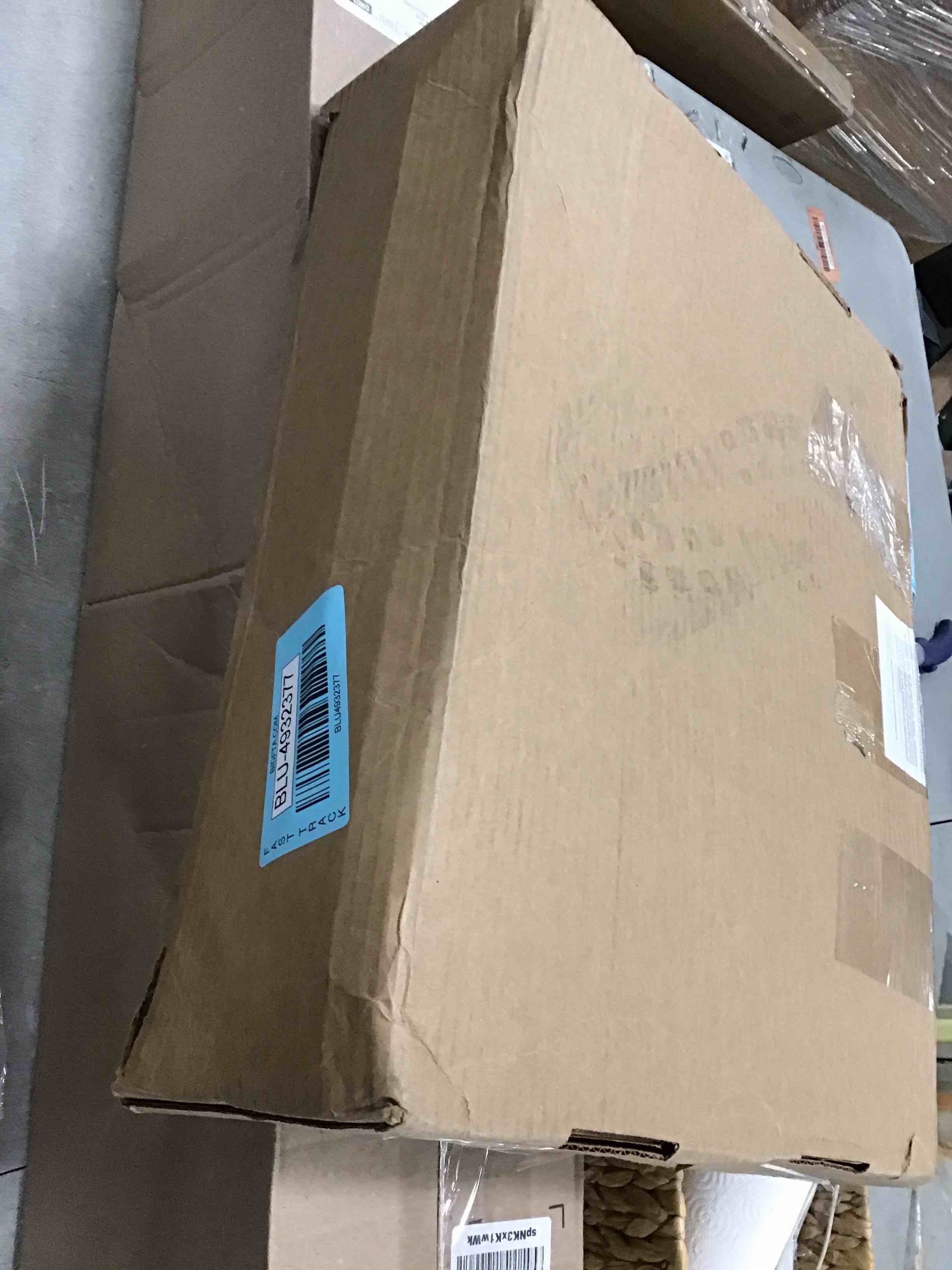 https://s3.amazonaws.com/lotting-images-prod/bidfta/BLU4932377_1705933652080.jpeg