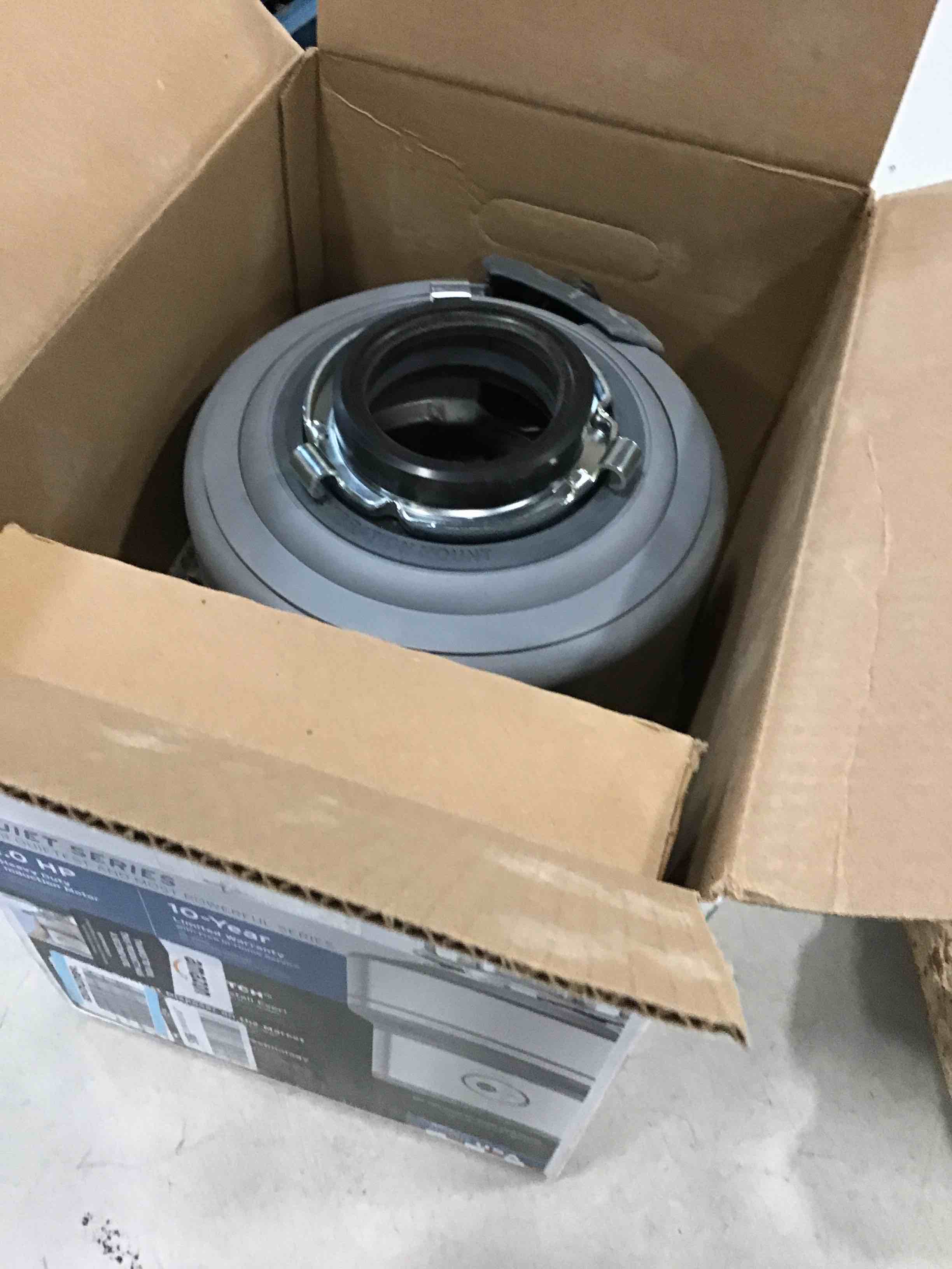 https://s3.amazonaws.com/lotting-images-prod/bidfta/BLU4932661_1705346460550.jpeg