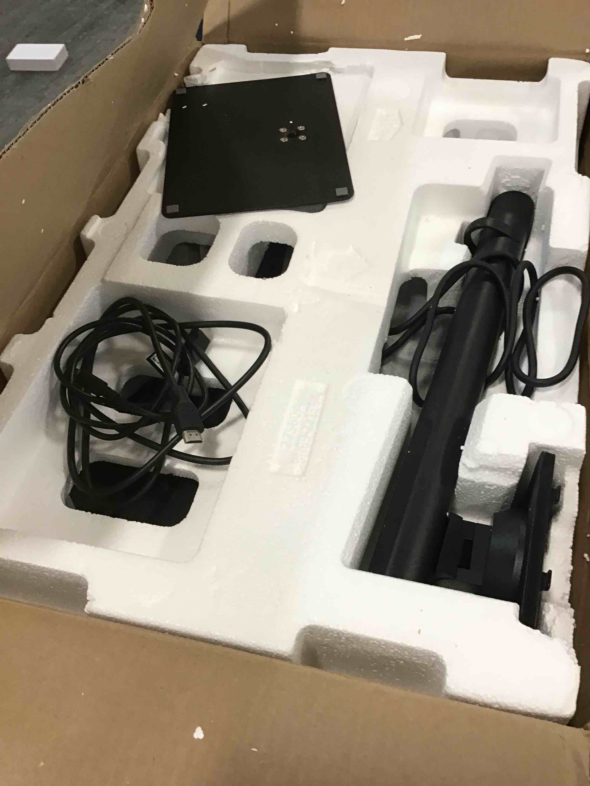 https://s3.amazonaws.com/lotting-images-prod/bidfta/BLU4932684_1705350133145.jpeg