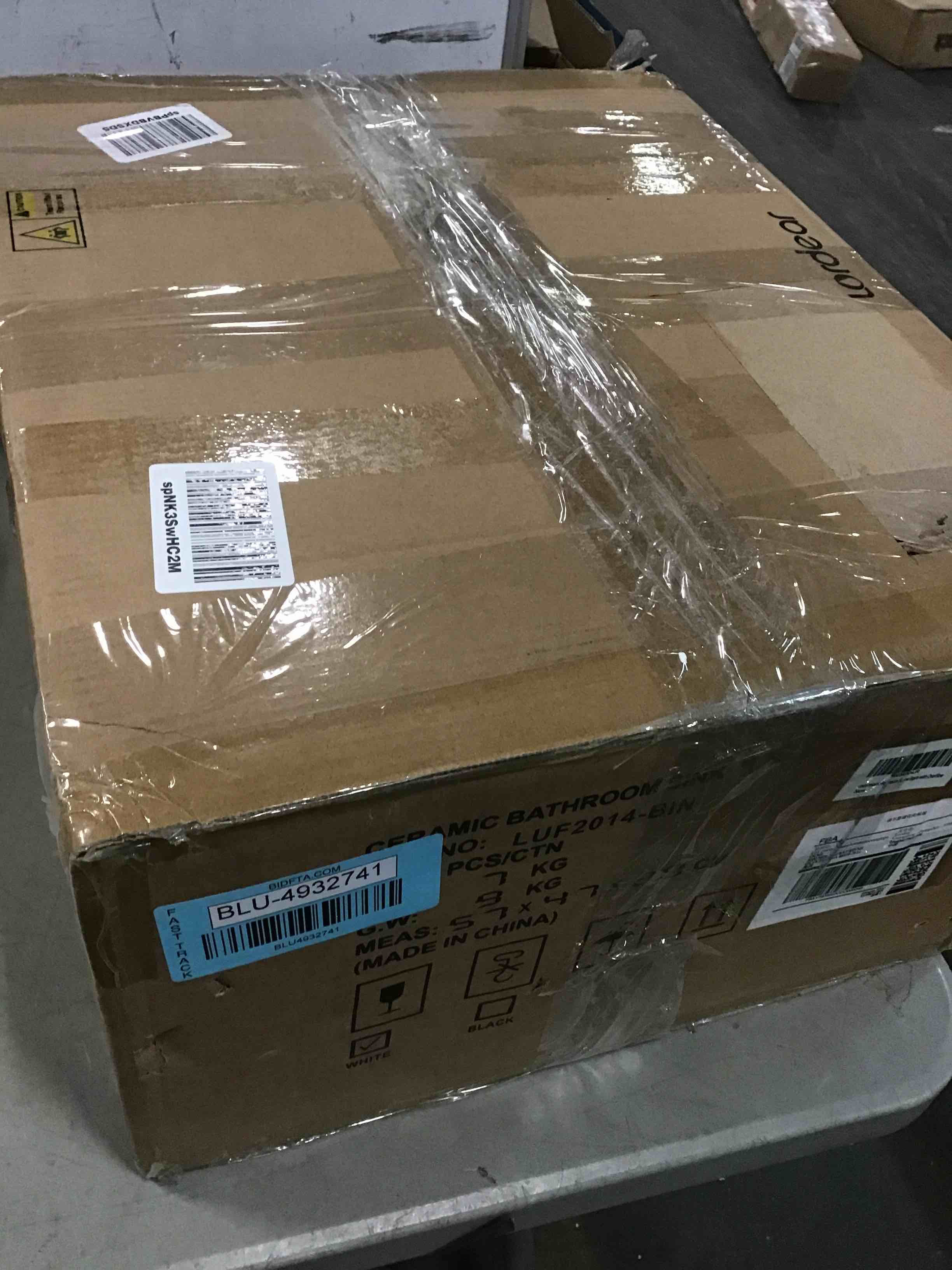 https://s3.amazonaws.com/lotting-images-prod/bidfta/BLU4932741_1705409461761.jpeg