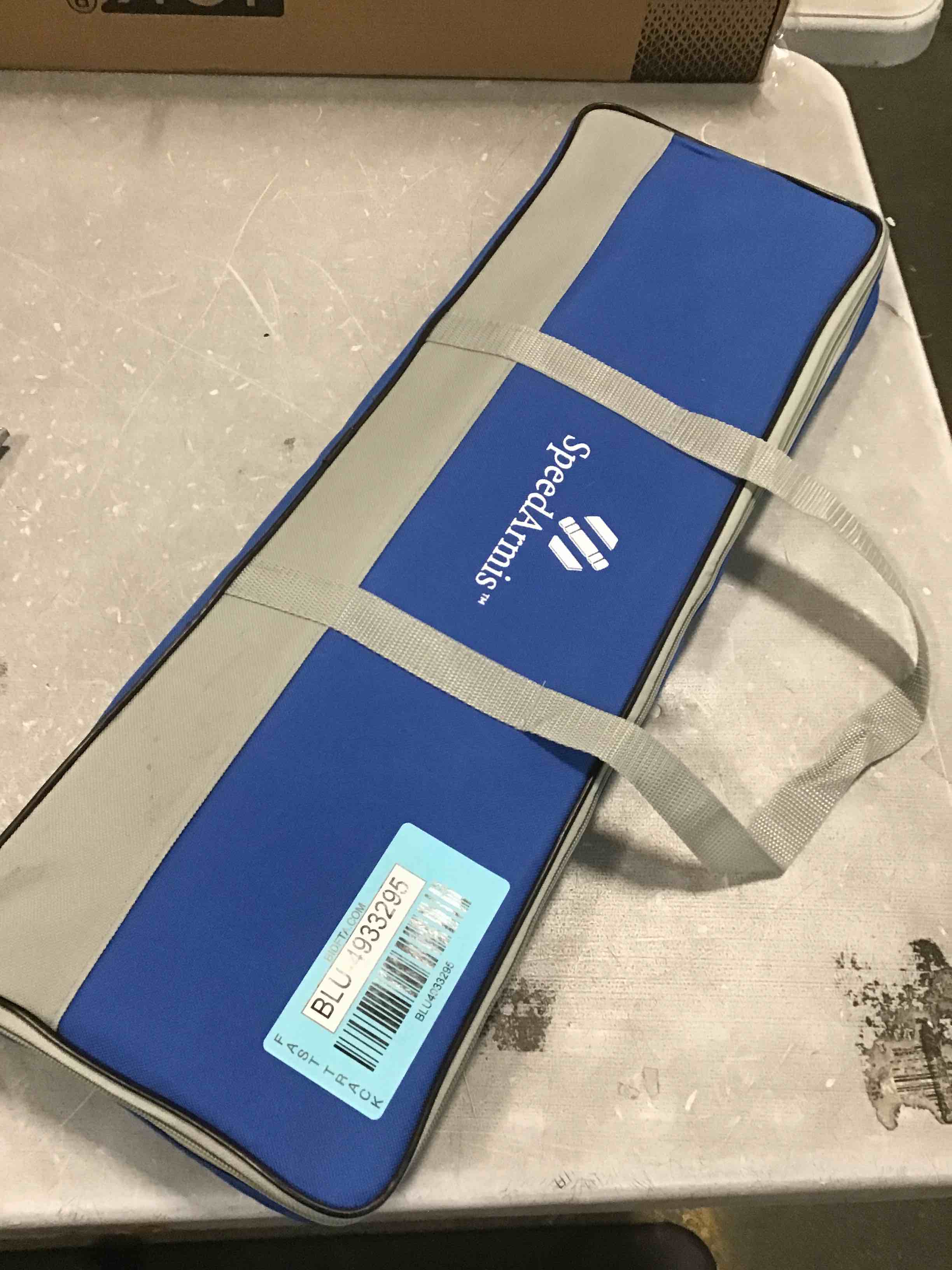 https://s3.amazonaws.com/lotting-images-prod/bidfta/BLU4933295_1705589096642.jpeg