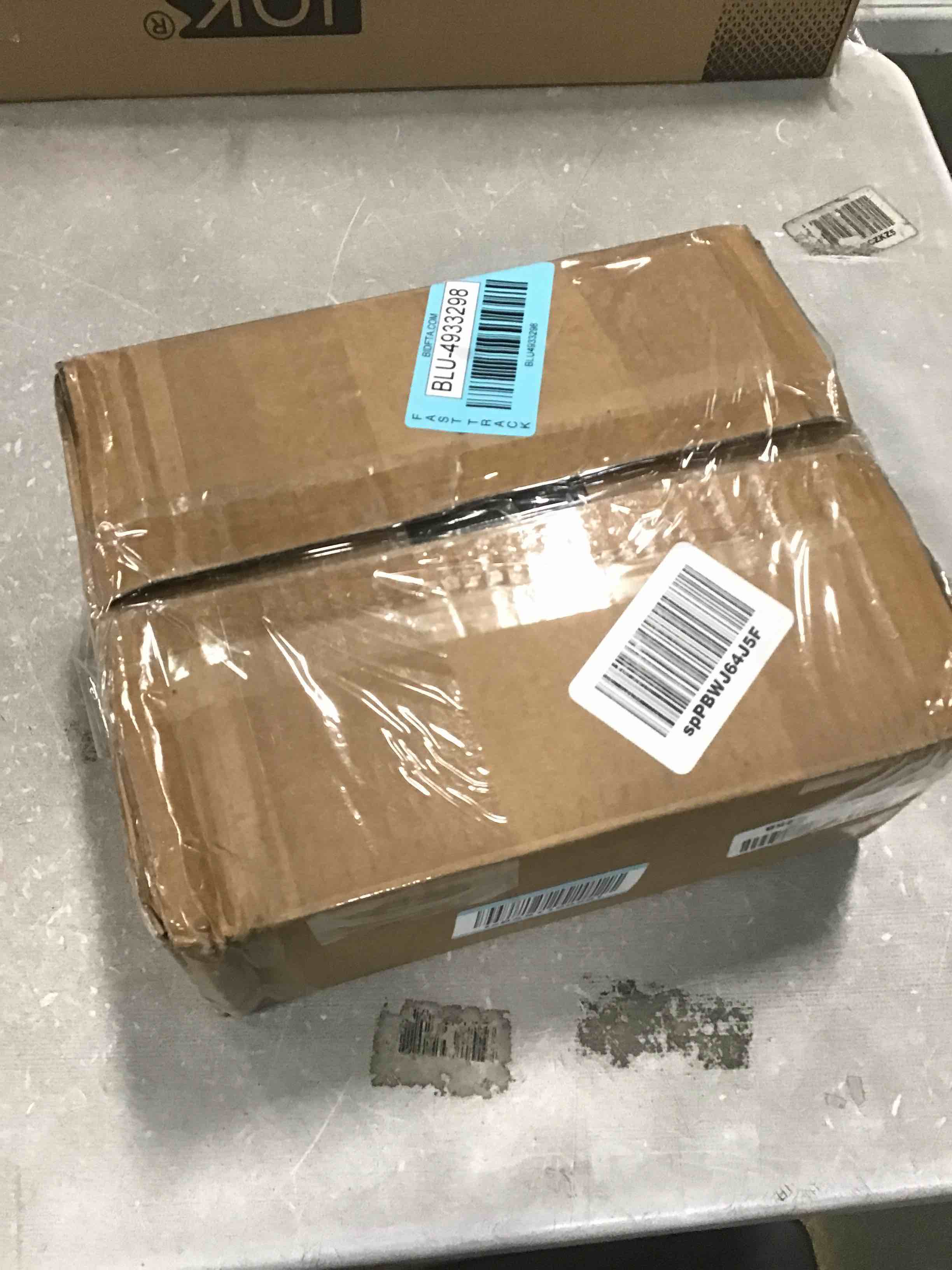 https://s3.amazonaws.com/lotting-images-prod/bidfta/BLU4933298_1705589402202.jpeg