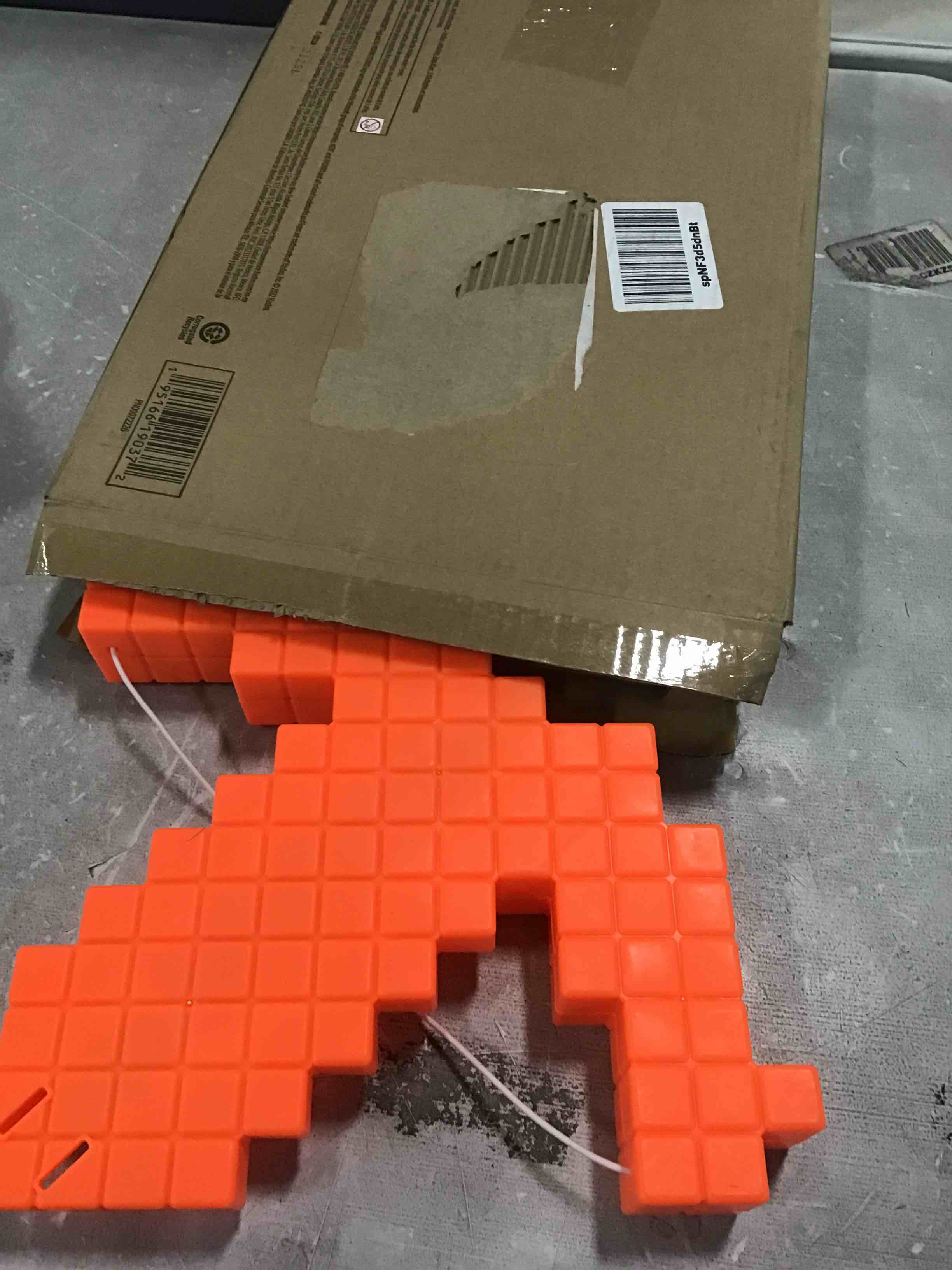 https://s3.amazonaws.com/lotting-images-prod/bidfta/BLU4933439_1705611669581.jpeg