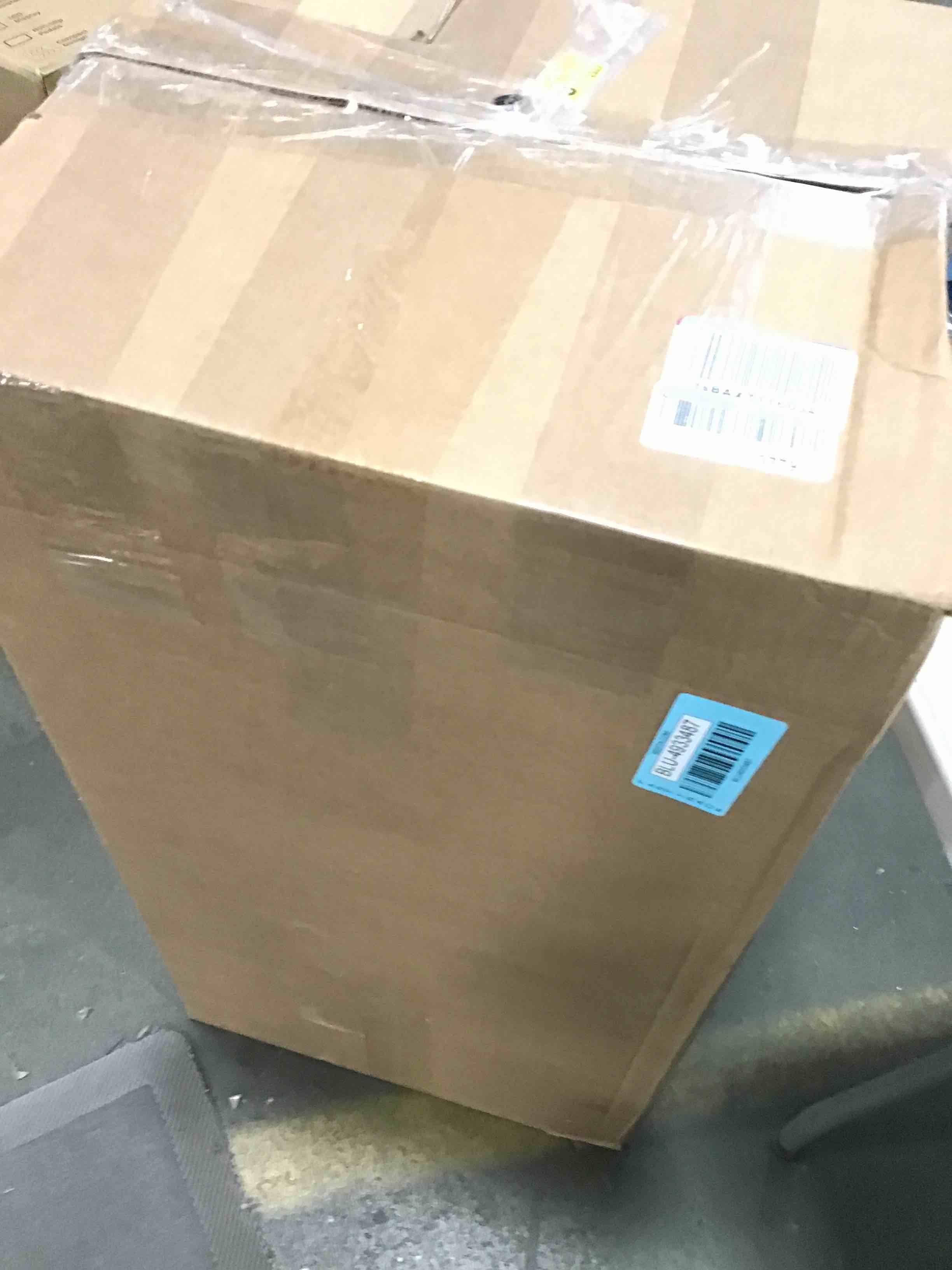 https://s3.amazonaws.com/lotting-images-prod/bidfta/BLU4933487_1705670760784.jpeg