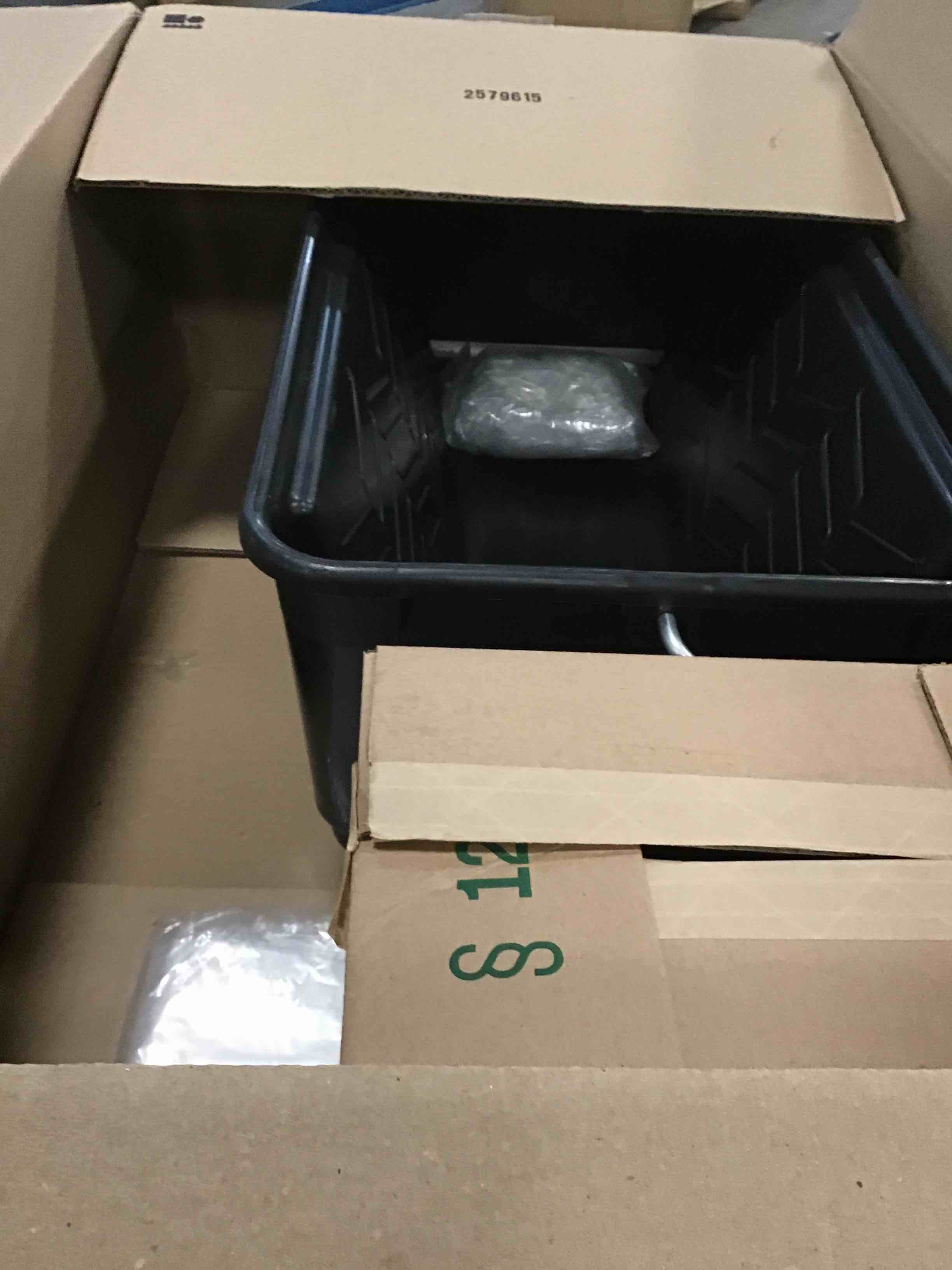 https://s3.amazonaws.com/lotting-images-prod/bidfta/BLU4933780_1705765600490.jpeg
