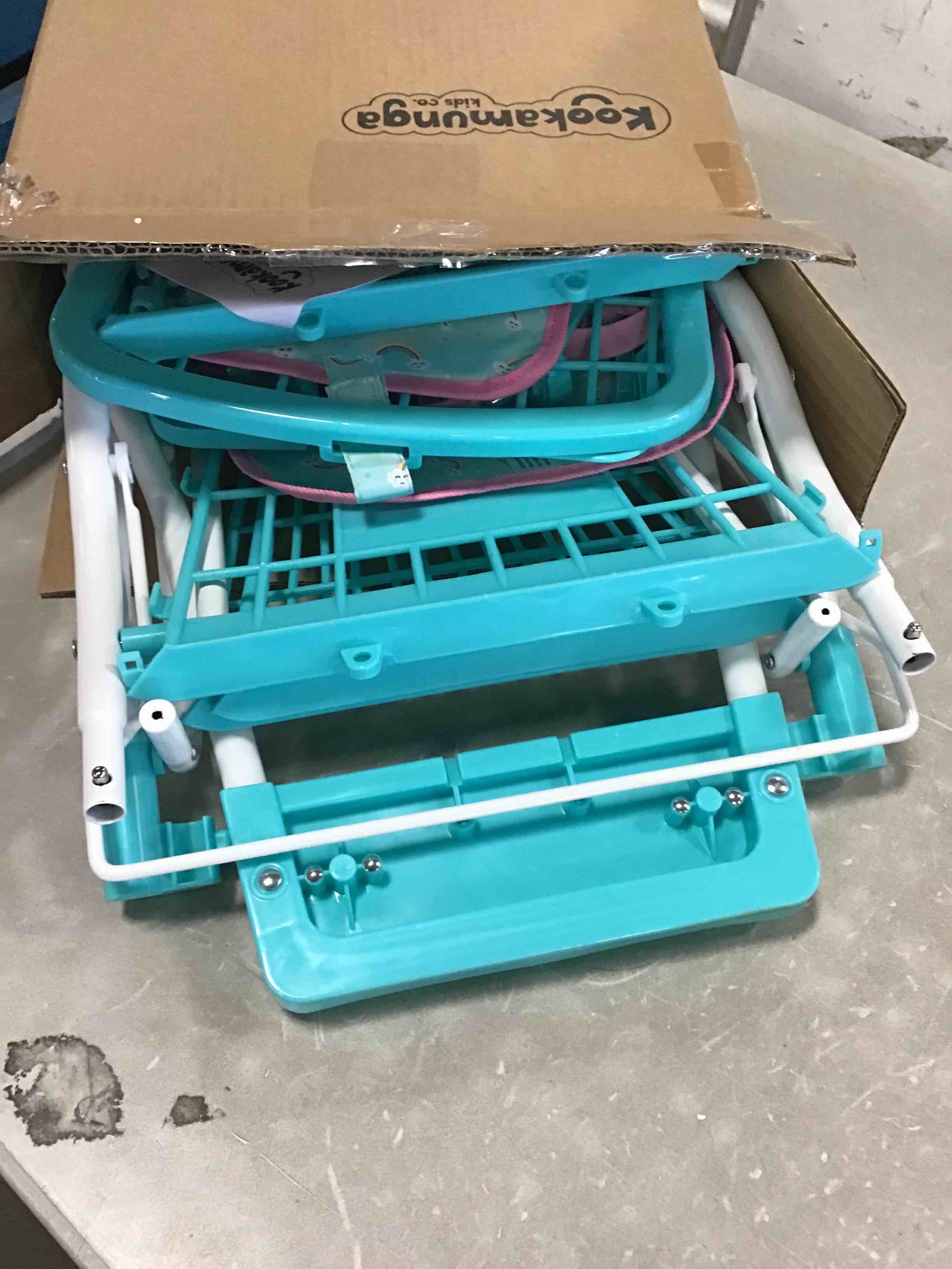 https://s3.amazonaws.com/lotting-images-prod/bidfta/BLU4933821_1705770210616.jpeg
