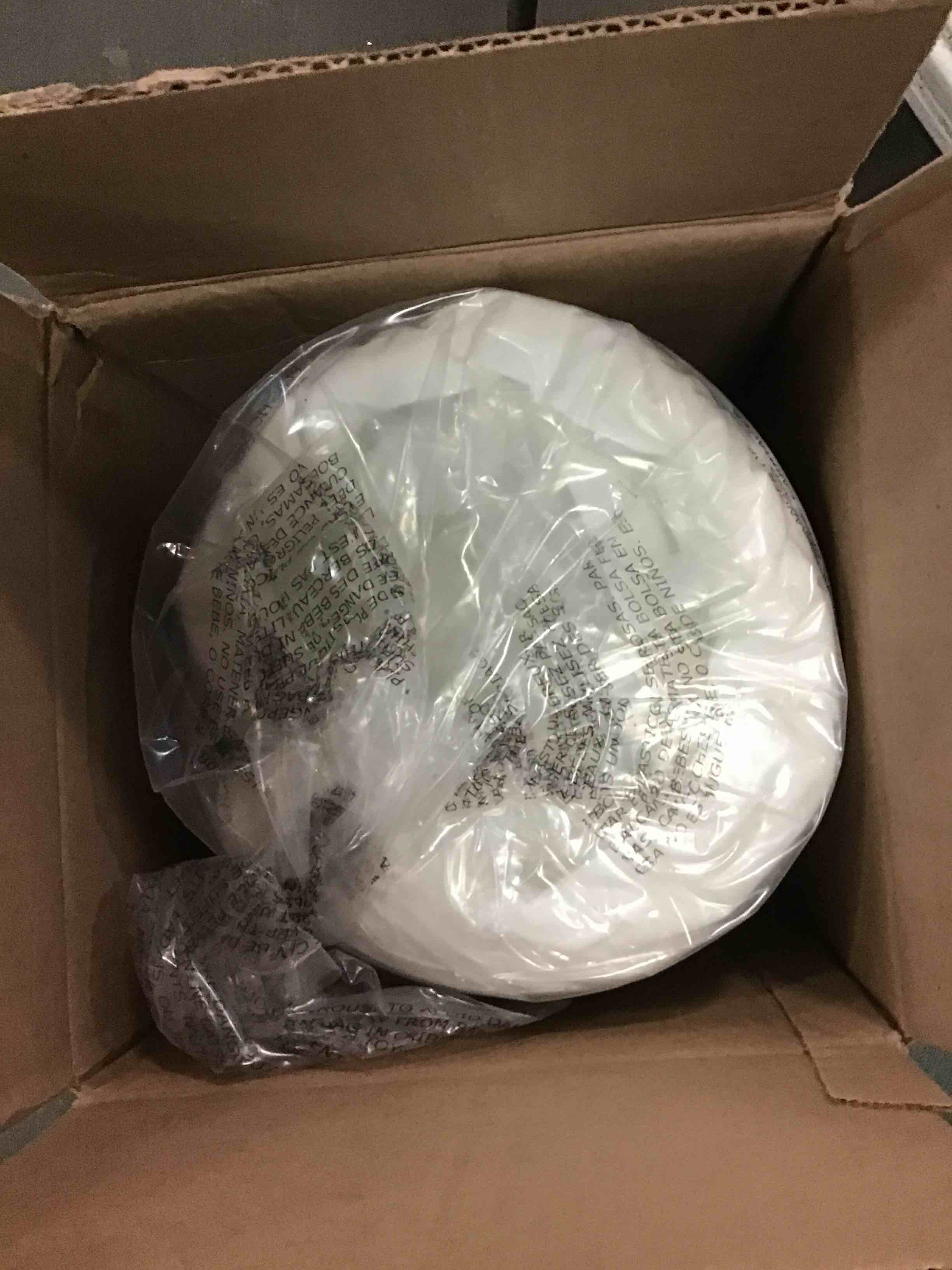 https://s3.amazonaws.com/lotting-images-prod/bidfta/BLU4934244_1704714381230.jpeg