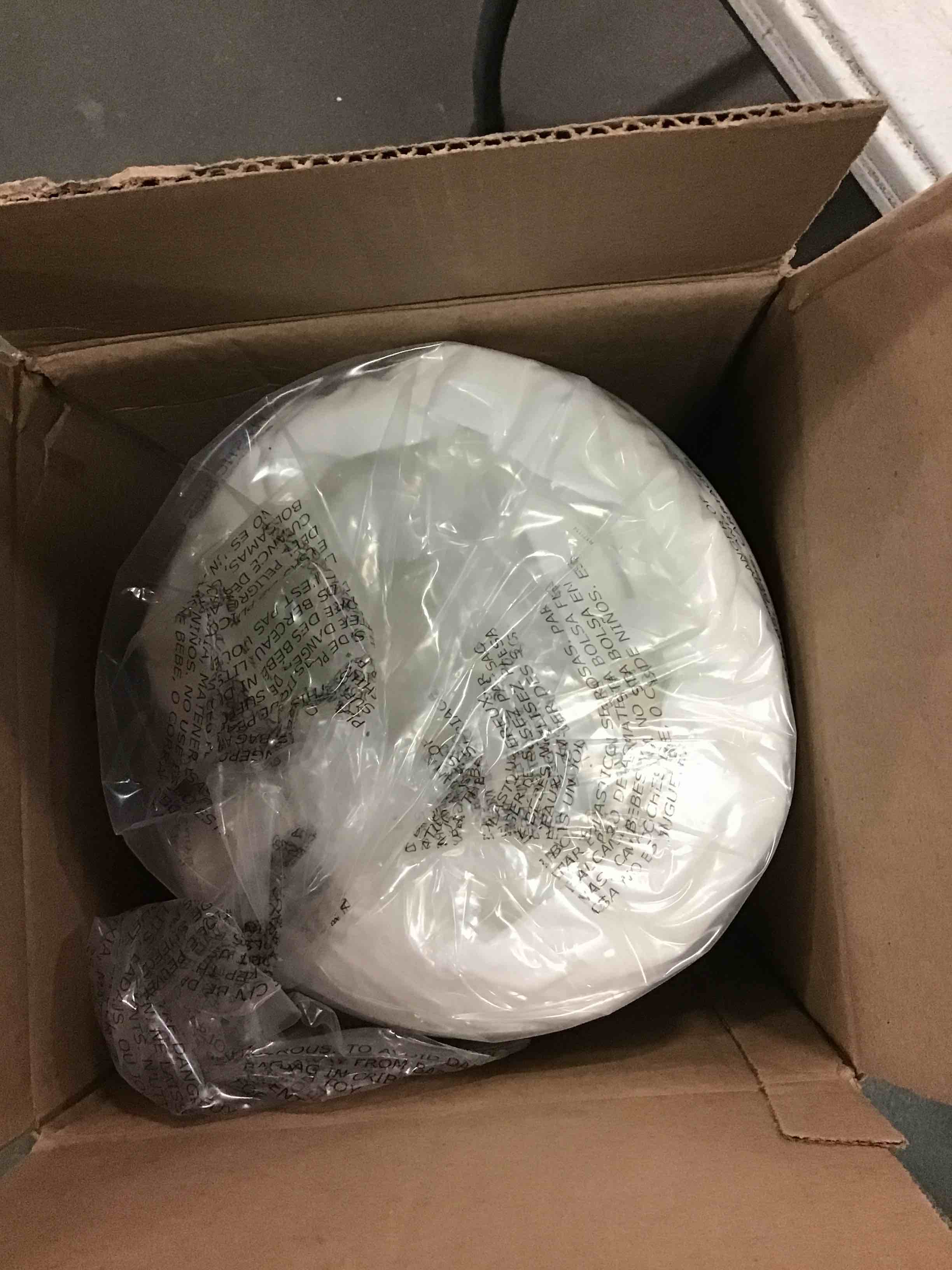 https://s3.amazonaws.com/lotting-images-prod/bidfta/BLU4934244_1704714382510.jpeg