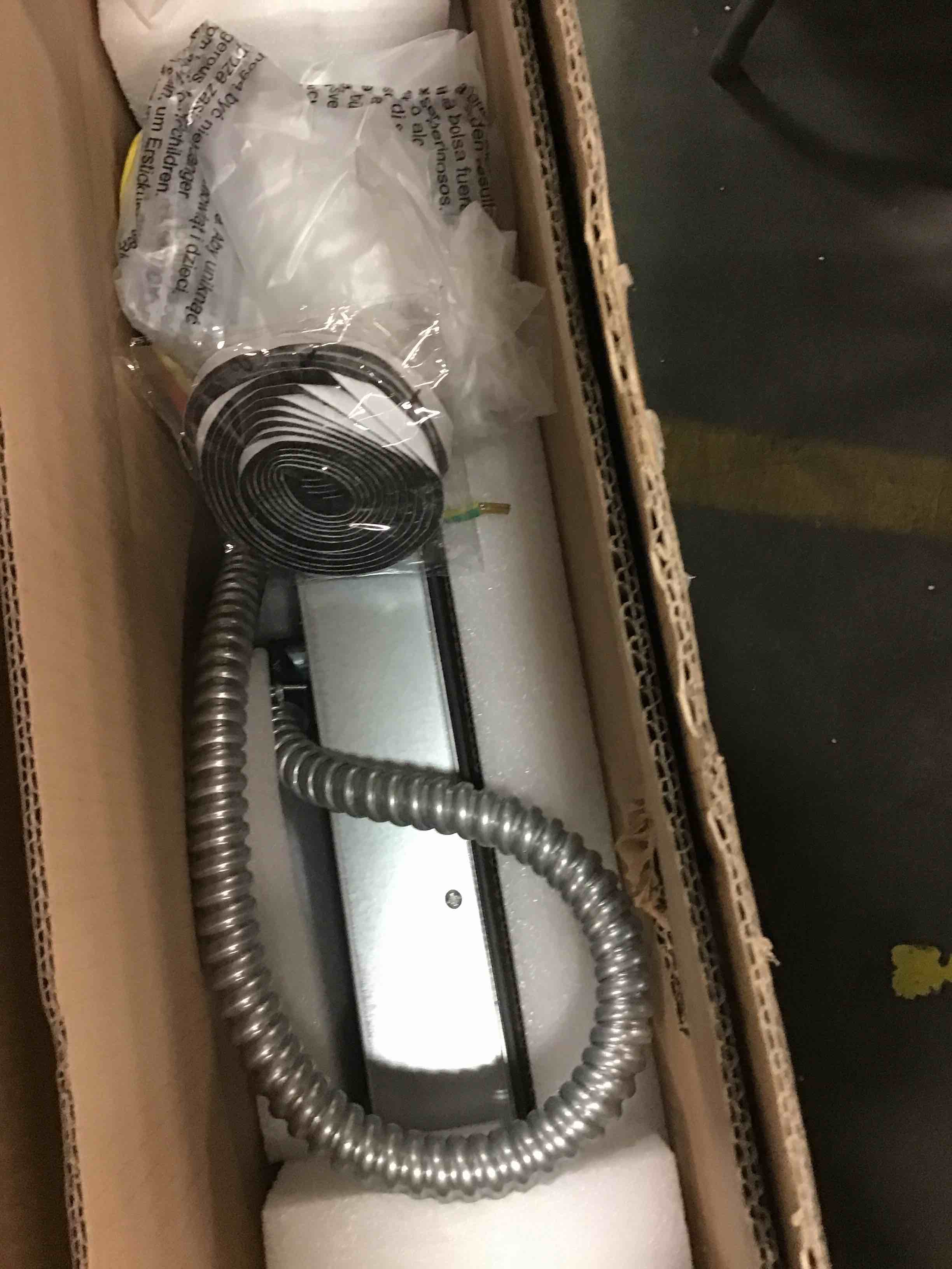 https://s3.amazonaws.com/lotting-images-prod/bidfta/BLU4934250_1704715990097.jpeg