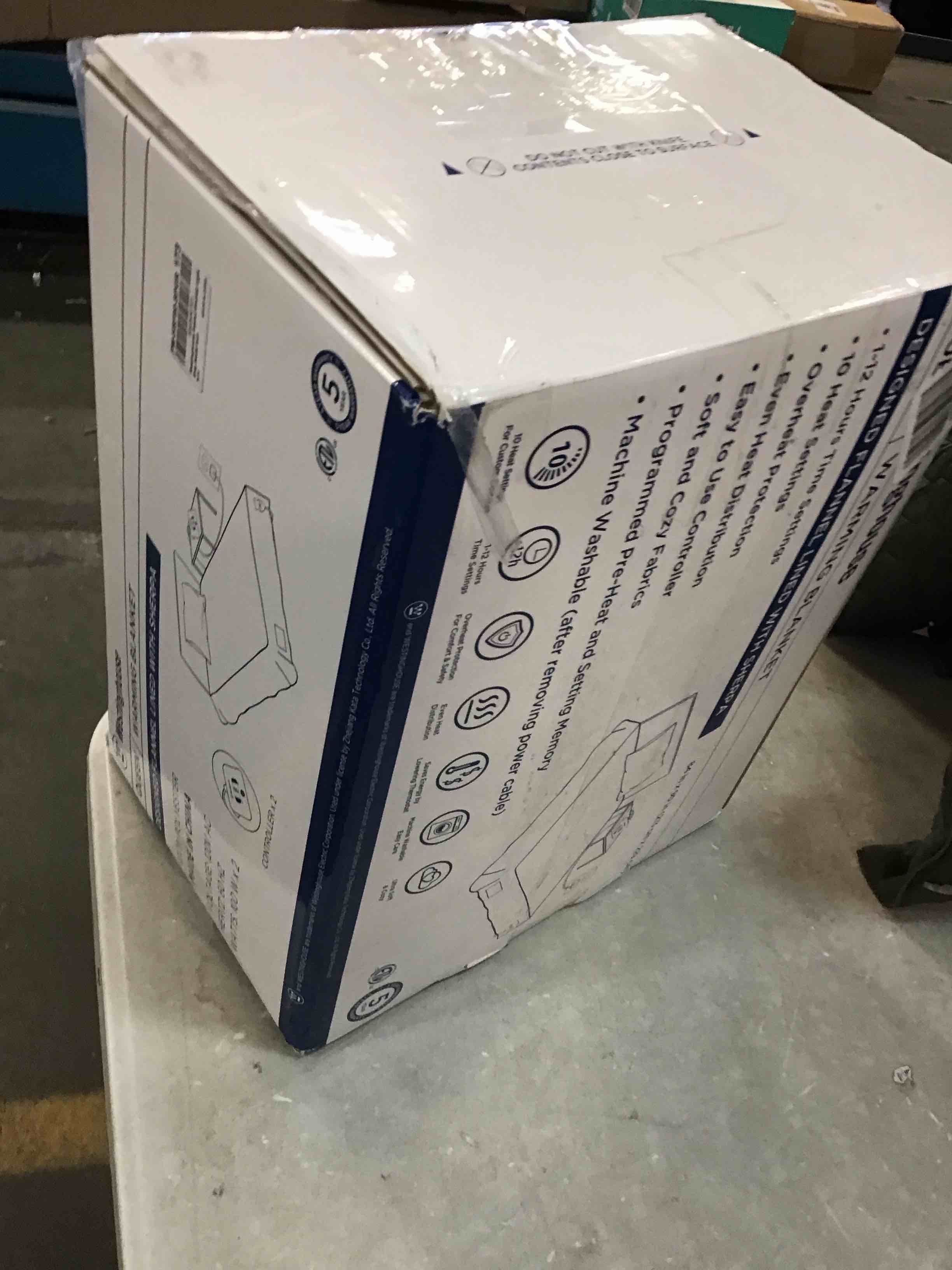 https://s3.amazonaws.com/lotting-images-prod/bidfta/BLU4934975_1705336626600.jpeg