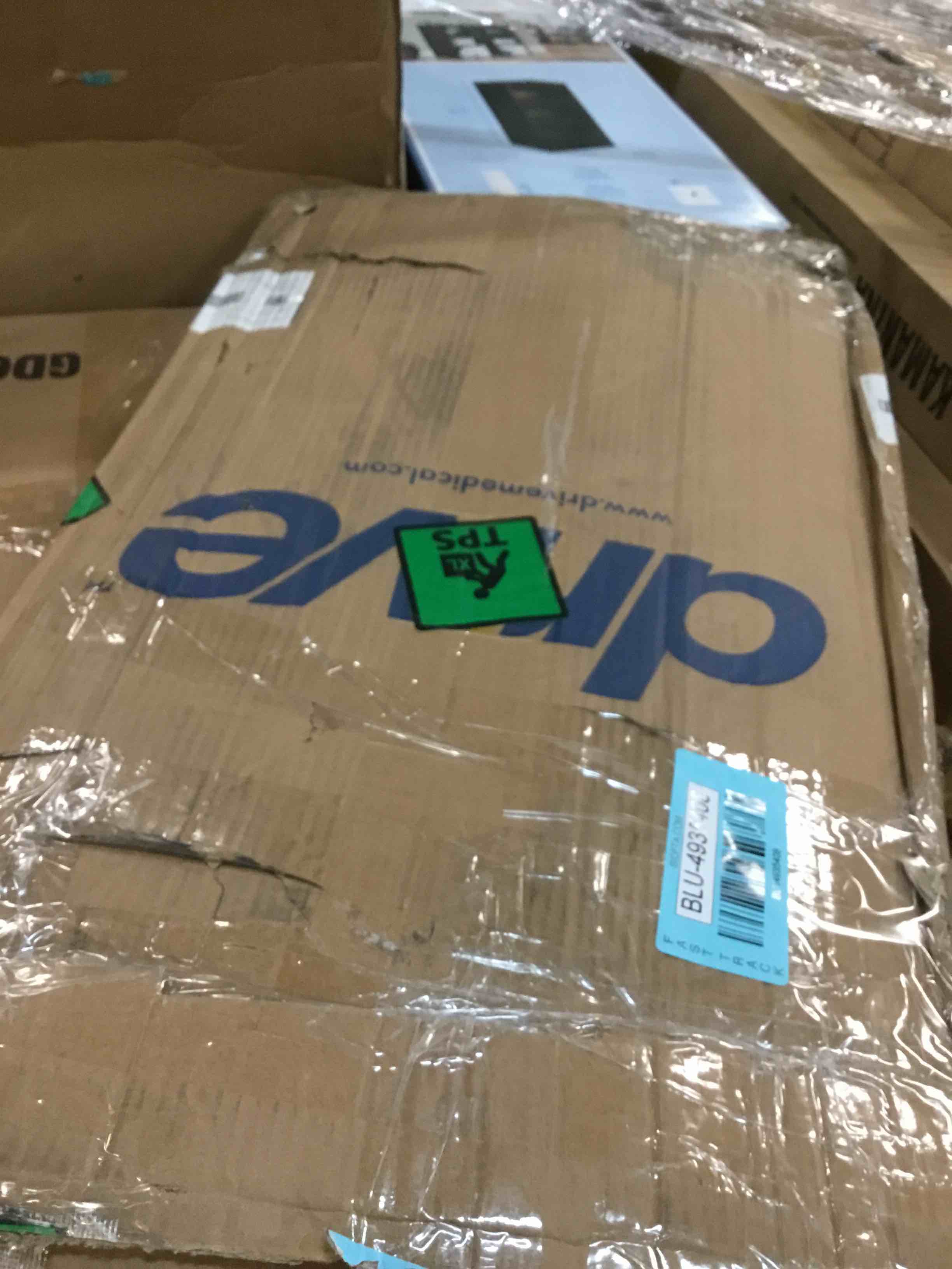 https://s3.amazonaws.com/lotting-images-prod/bidfta/BLU4935408_1705581693206.jpeg