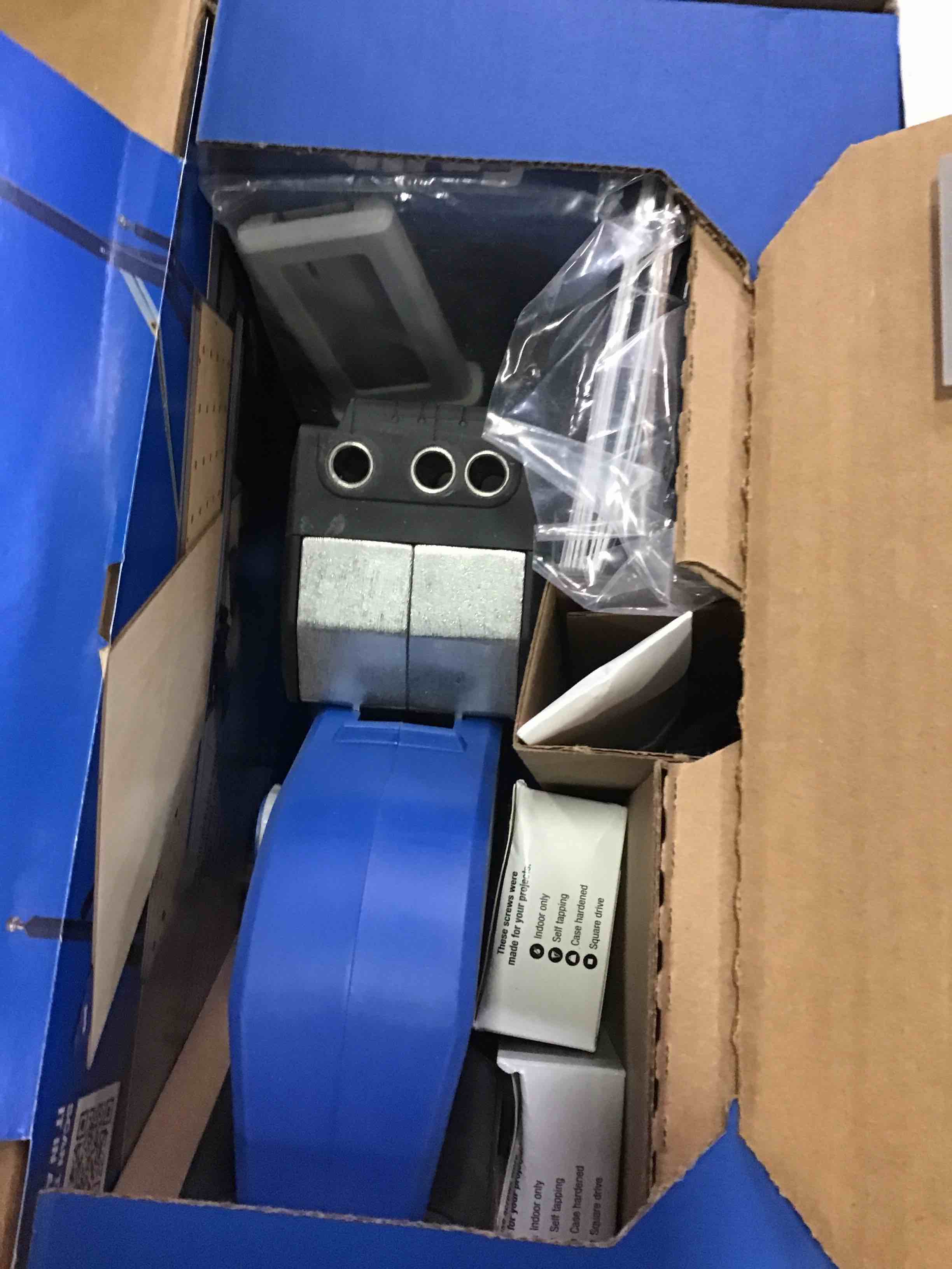 https://s3.amazonaws.com/lotting-images-prod/bidfta/BLU4936474_1704996916771.jpeg
