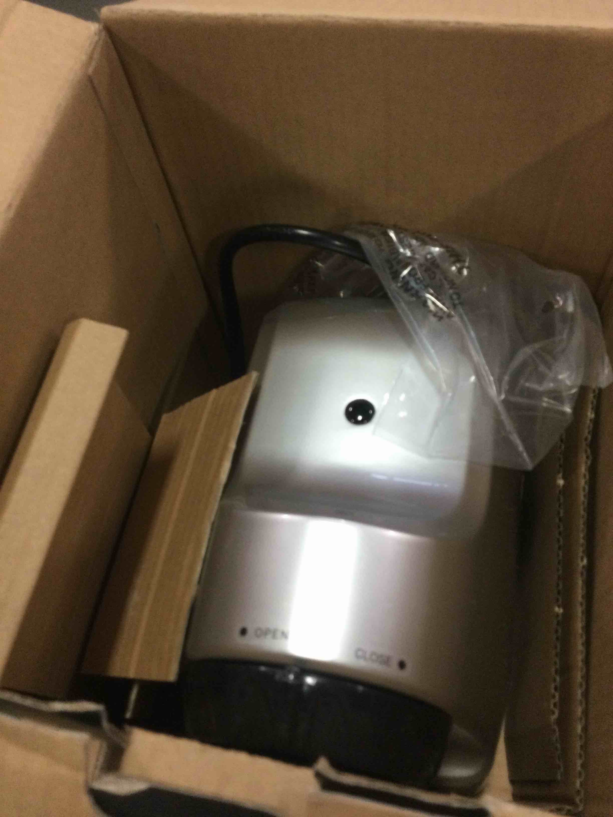https://s3.amazonaws.com/lotting-images-prod/bidfta/BLU4936881_1705092782718.jpeg