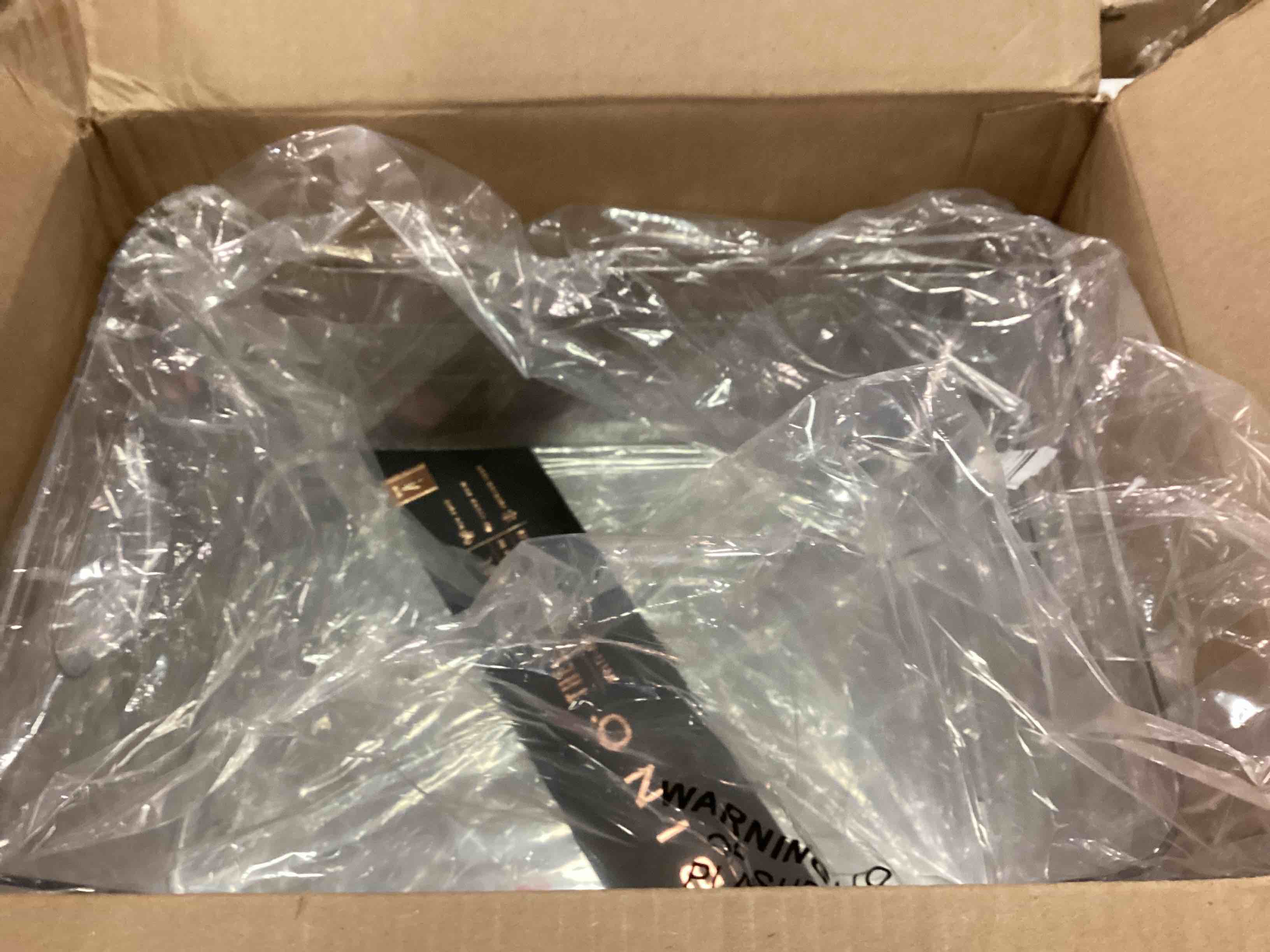 https://s3.amazonaws.com/lotting-images-prod/bidfta/BLU4936922_1705150516800.jpeg