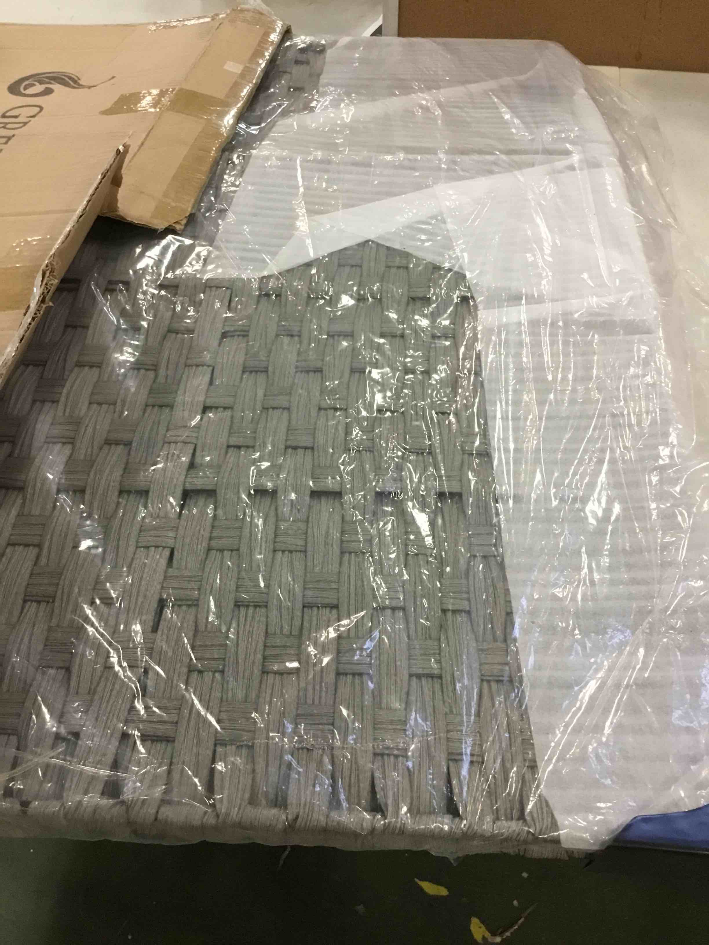 https://s3.amazonaws.com/lotting-images-prod/bidfta/BLU4937569_1705001242550.jpeg