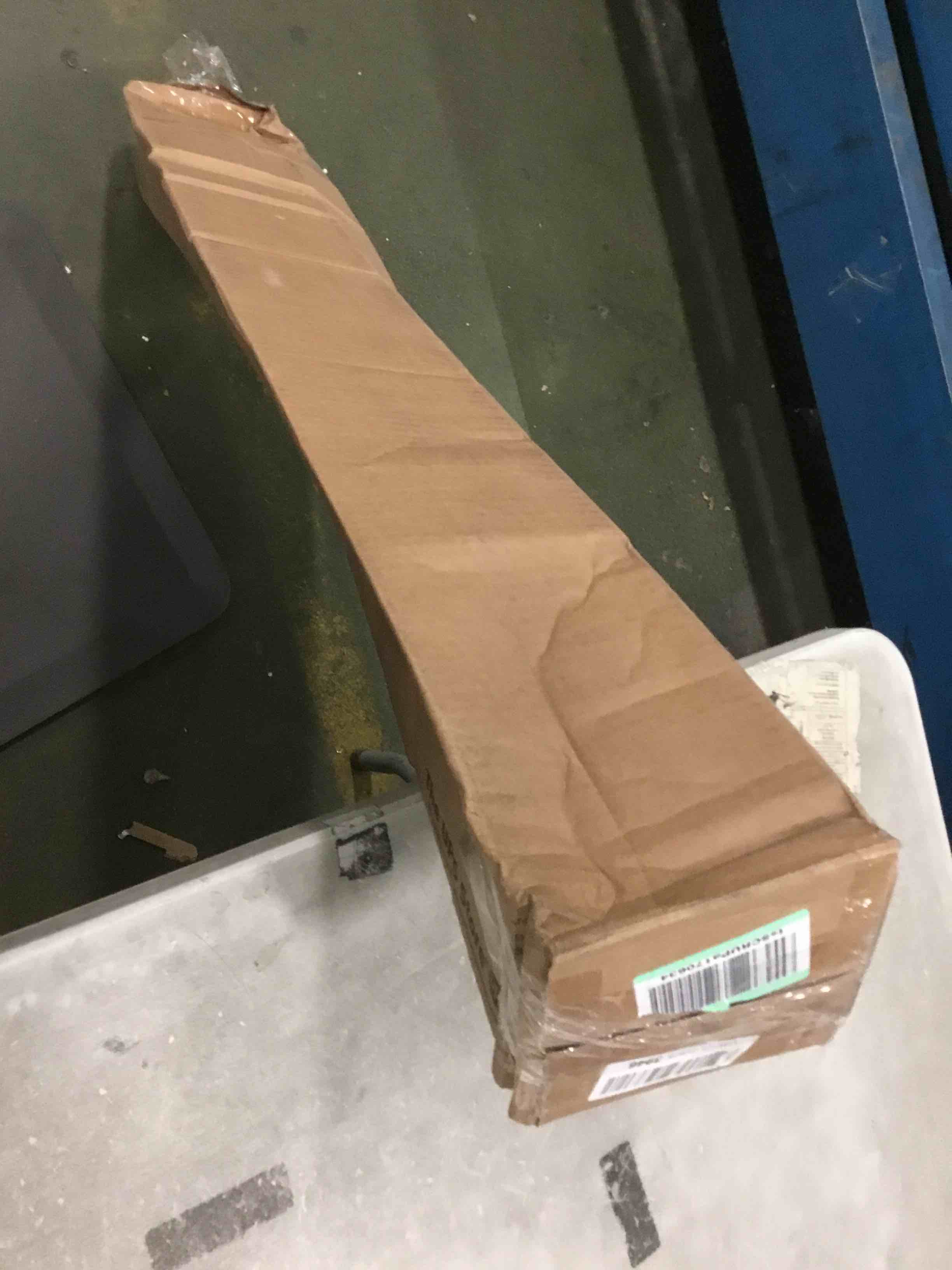 https://s3.amazonaws.com/lotting-images-prod/bidfta/BLU4938366_1705495696092.jpeg