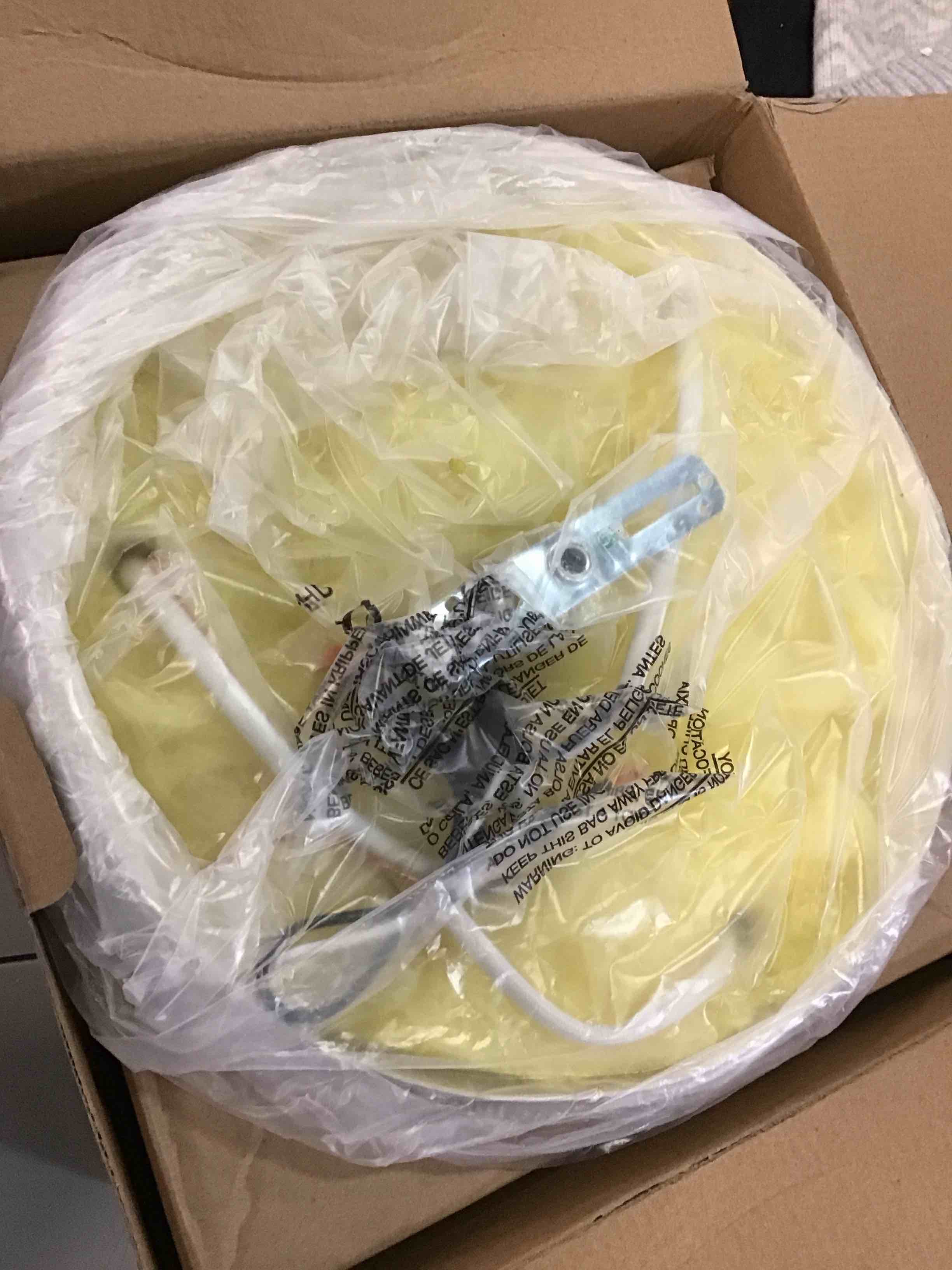 https://s3.amazonaws.com/lotting-images-prod/bidfta/BLU4938662_1704725589078.jpeg