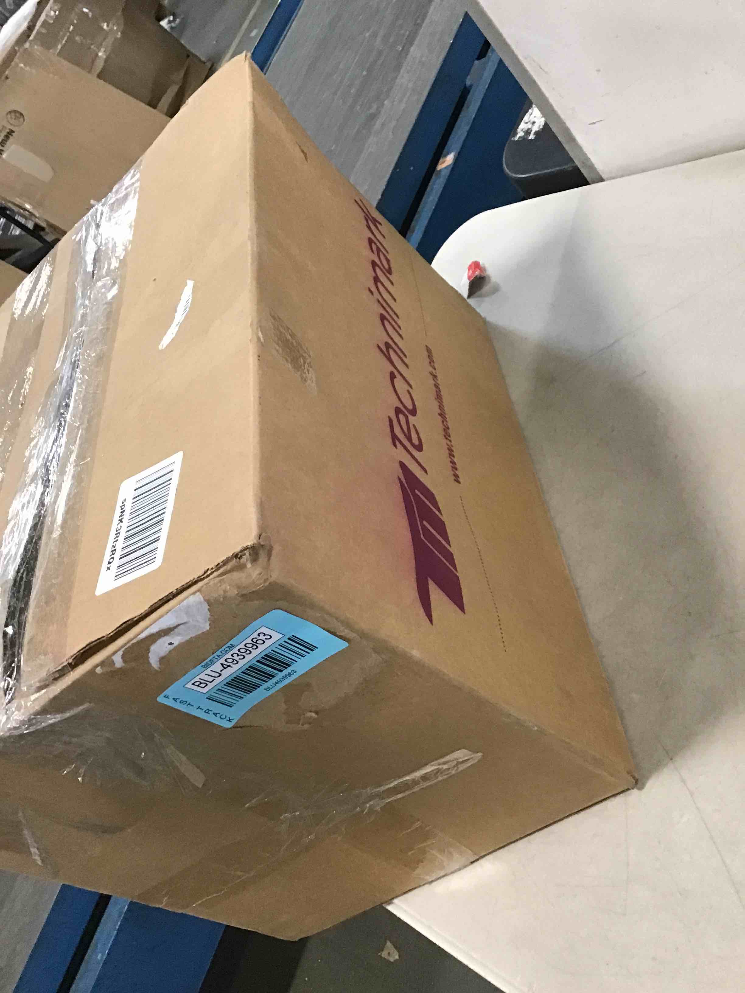 https://s3.amazonaws.com/lotting-images-prod/bidfta/BLU4939963_1704303284509.jpeg
