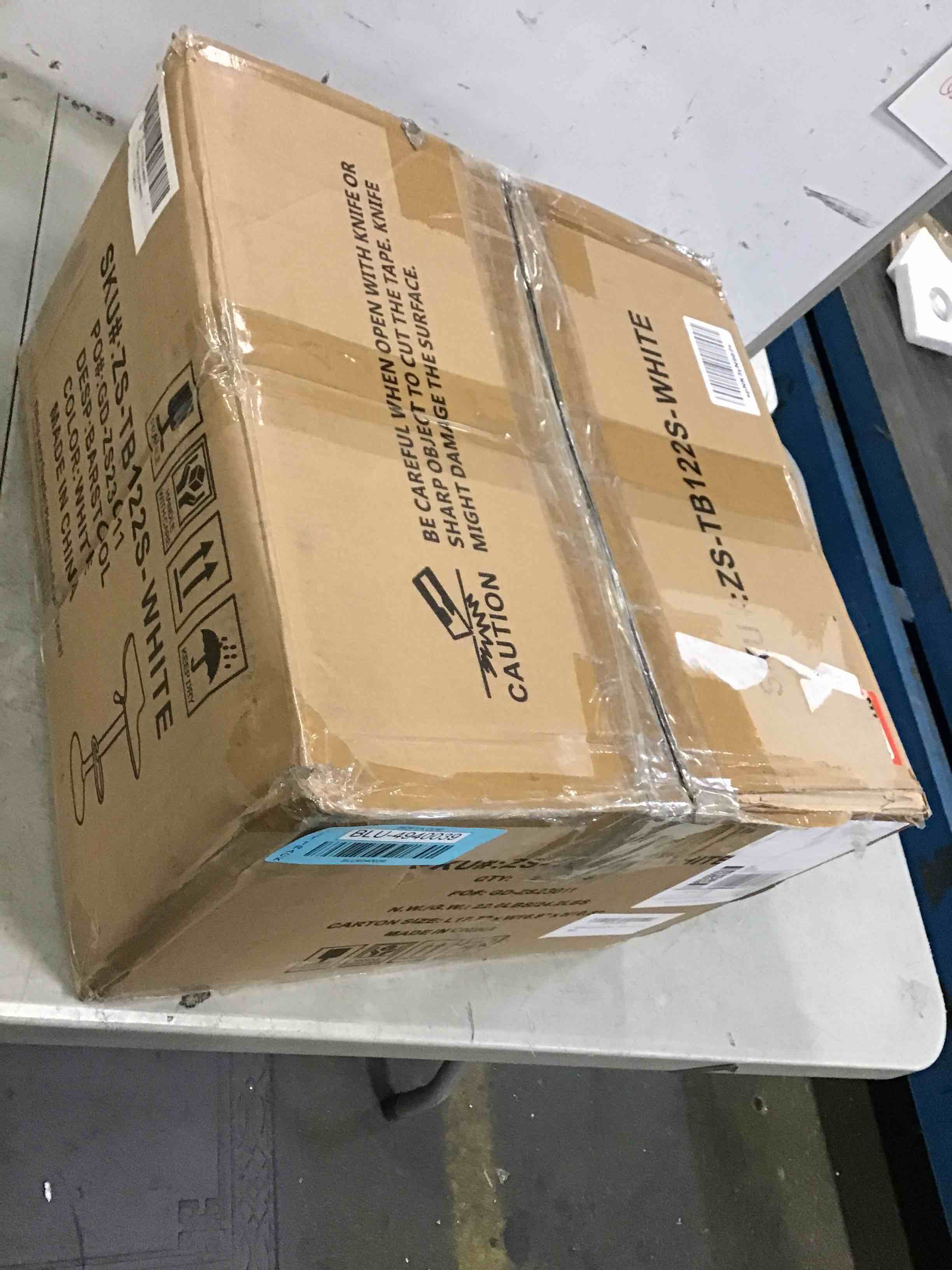 https://s3.amazonaws.com/lotting-images-prod/bidfta/BLU4940039_1704370313978.jpeg