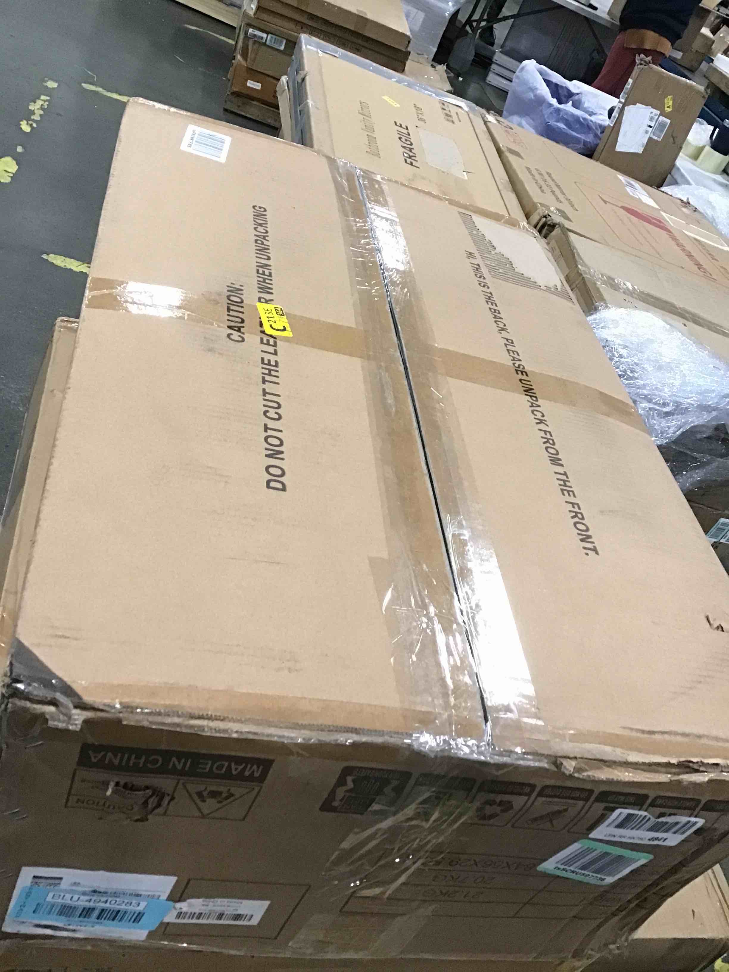 https://s3.amazonaws.com/lotting-images-prod/bidfta/BLU4940283_1704460956860.jpeg