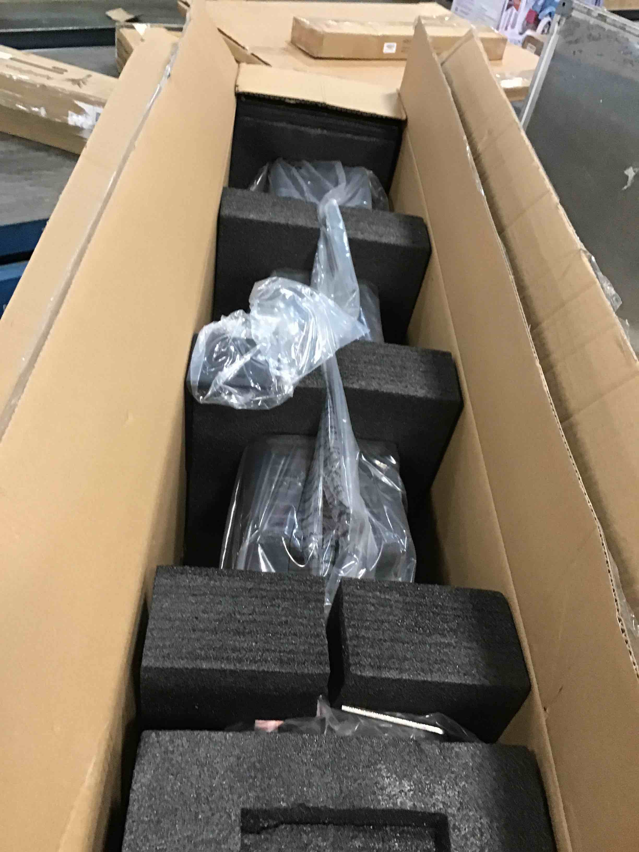 https://s3.amazonaws.com/lotting-images-prod/bidfta/BLU4940348_1704469894711.jpeg