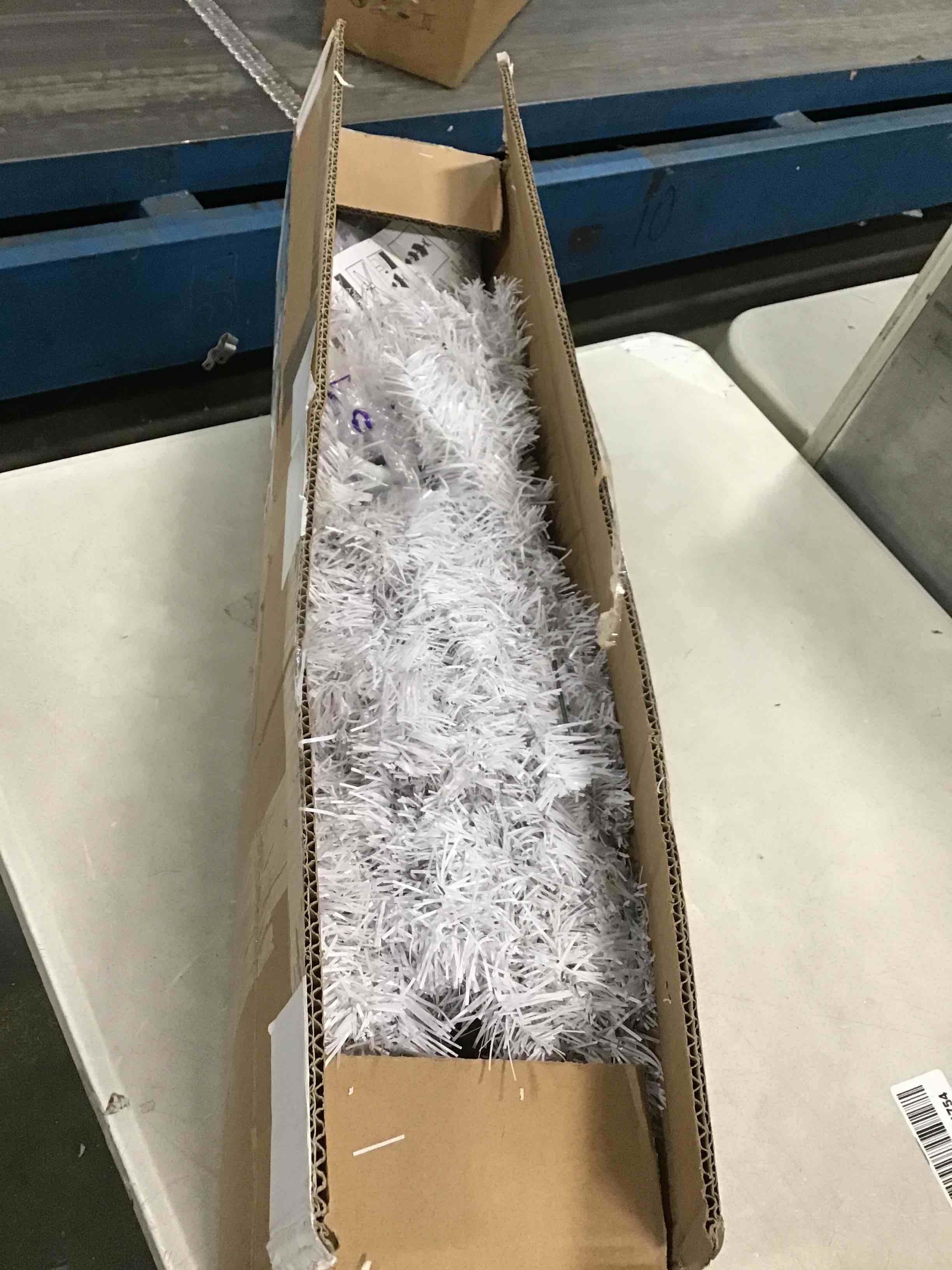 https://s3.amazonaws.com/lotting-images-prod/bidfta/BLU4940395_1704475928733.jpeg