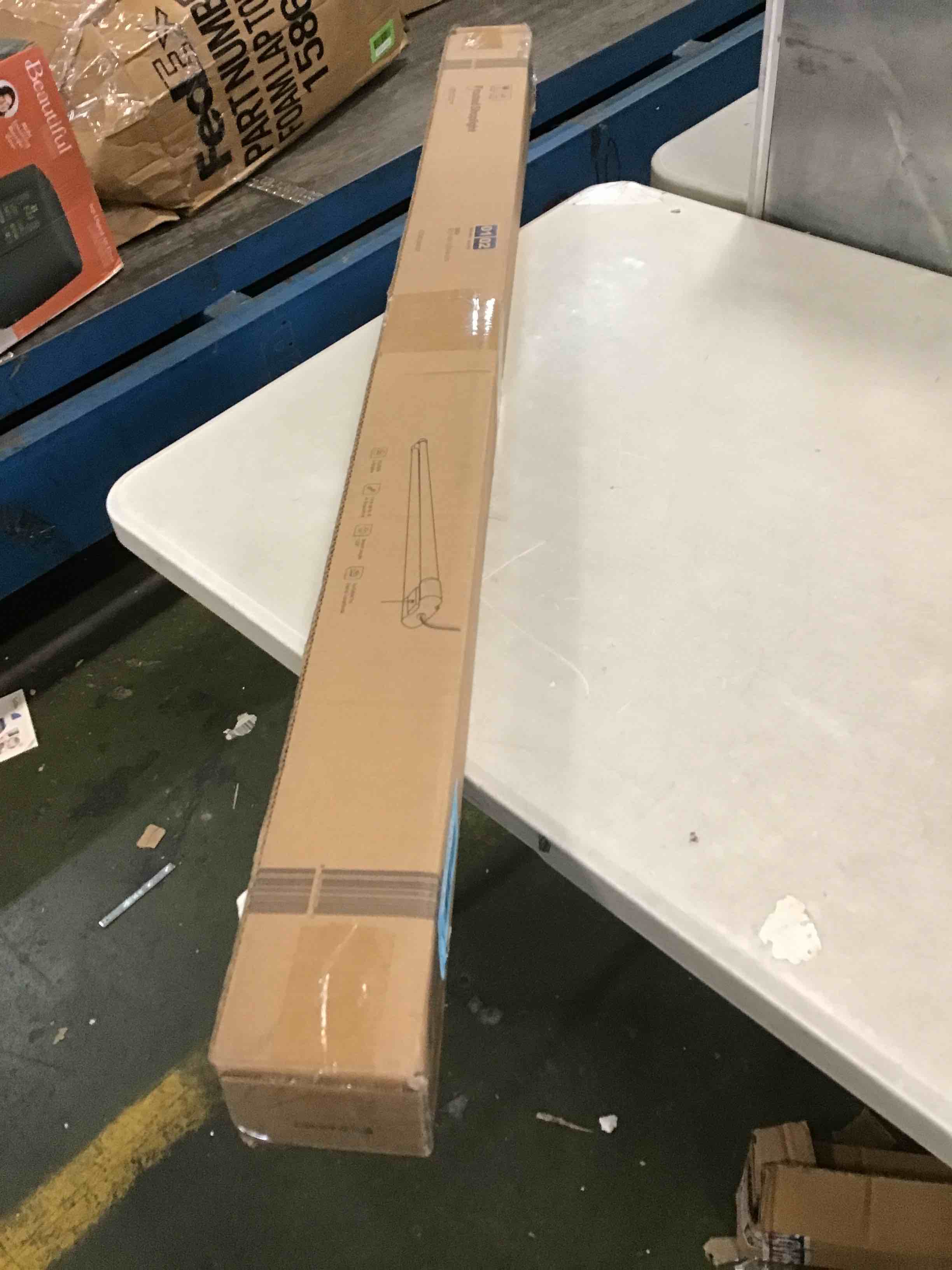 https://s3.amazonaws.com/lotting-images-prod/bidfta/BLU4940415_1704480845498.jpeg