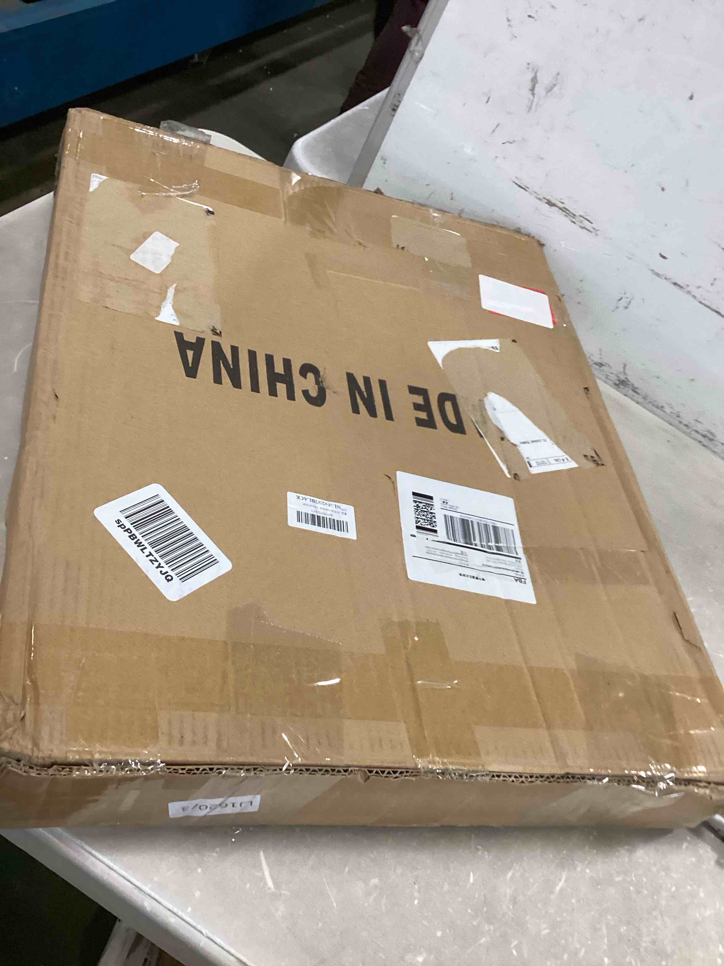 https://s3.amazonaws.com/lotting-images-prod/bidfta/BLU4940615_1704725034076.jpeg