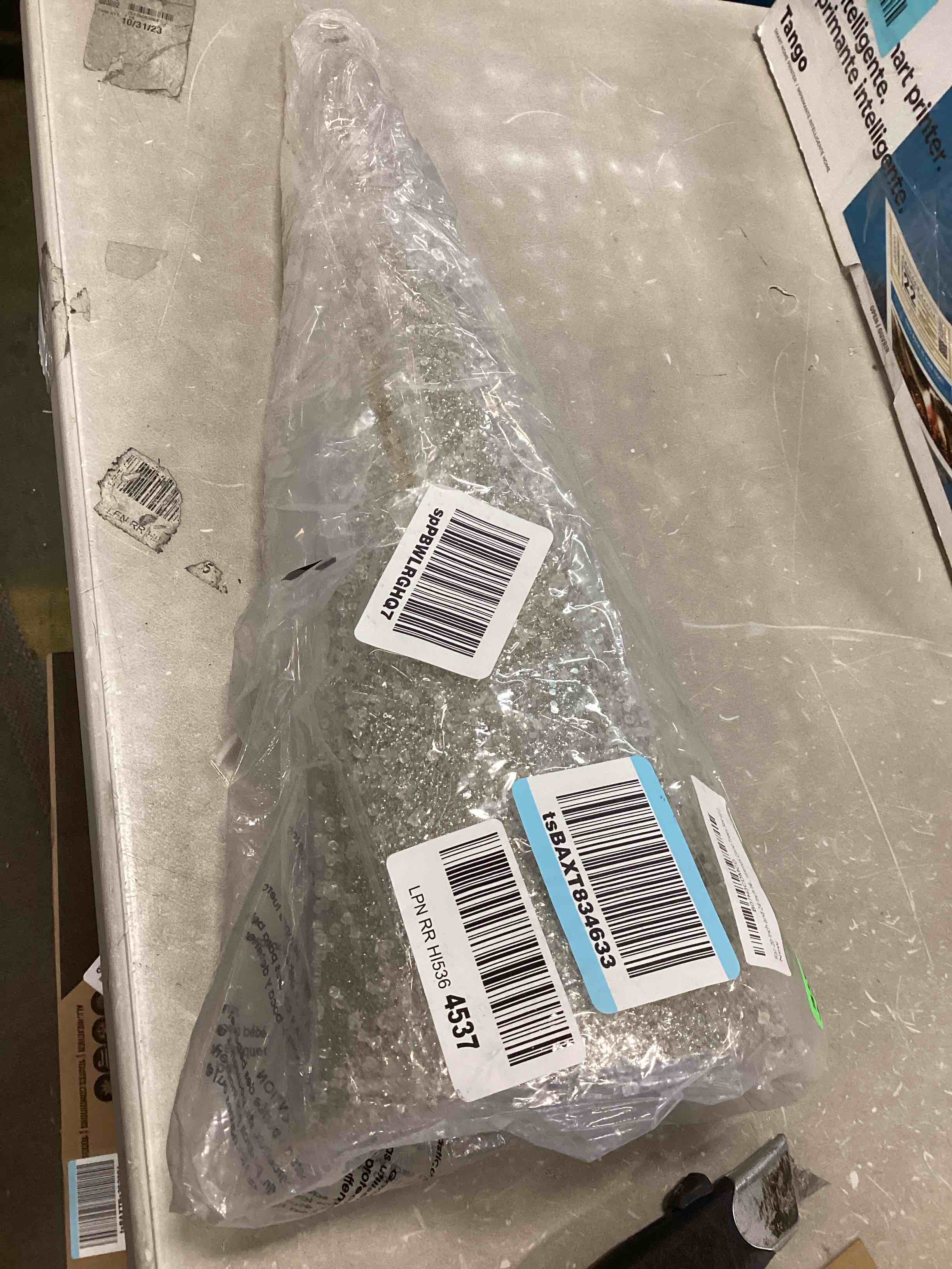 https://s3.amazonaws.com/lotting-images-prod/bidfta/BLU4940733_1704737740897.jpeg