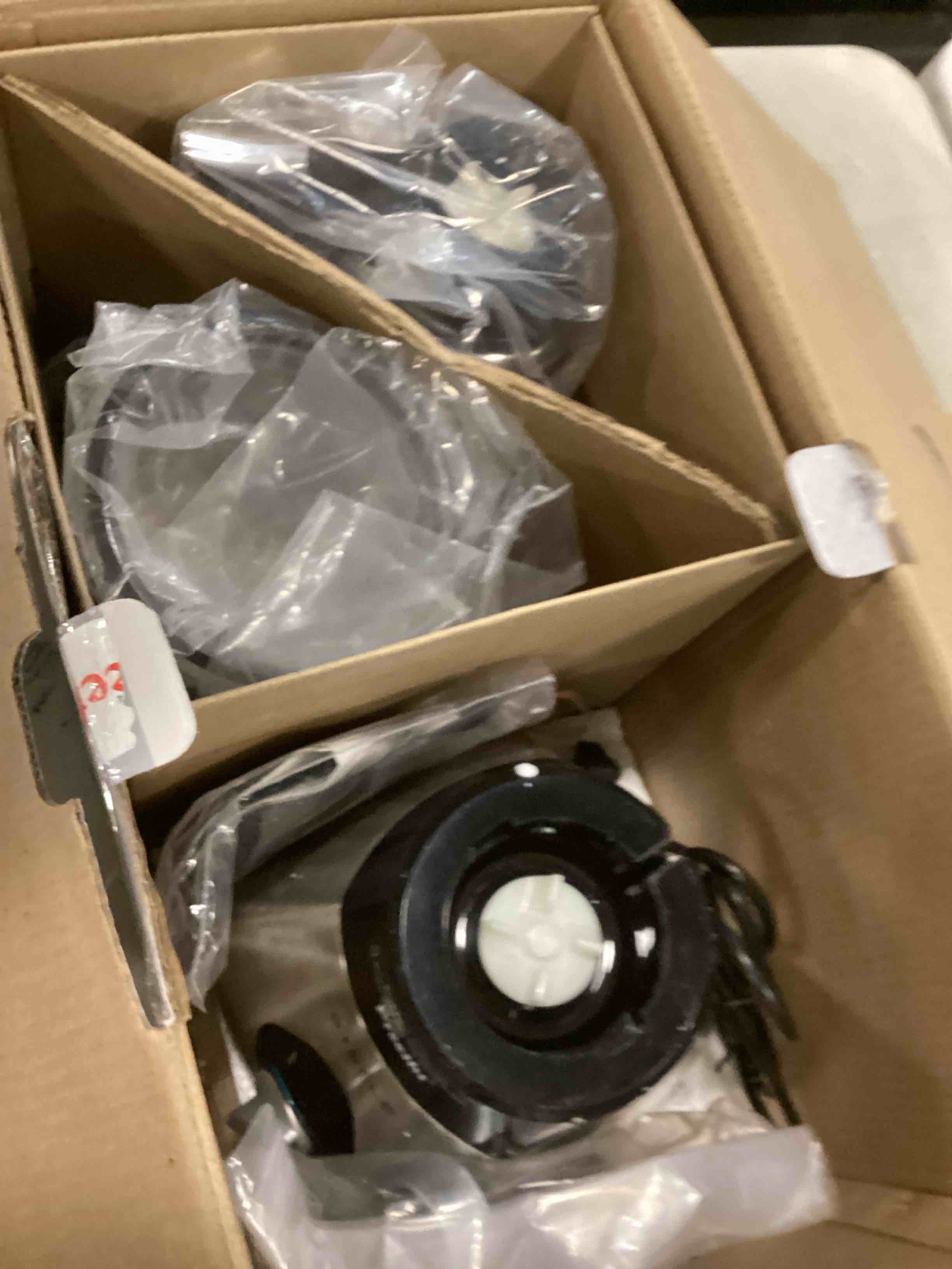 https://s3.amazonaws.com/lotting-images-prod/bidfta/BLU4940835_1704745744177.jpeg