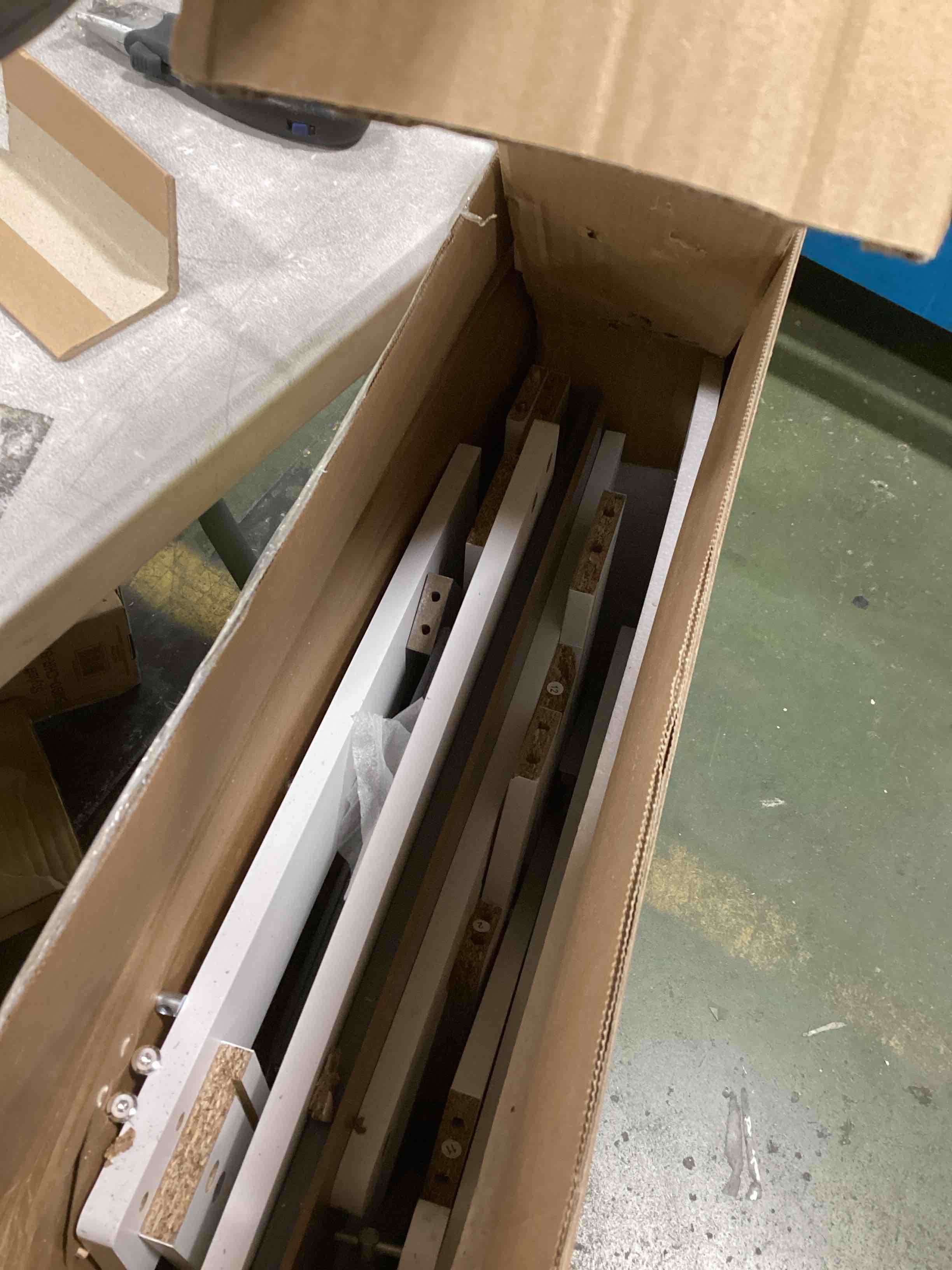 https://s3.amazonaws.com/lotting-images-prod/bidfta/BLU4940877_1704803207872.jpeg
