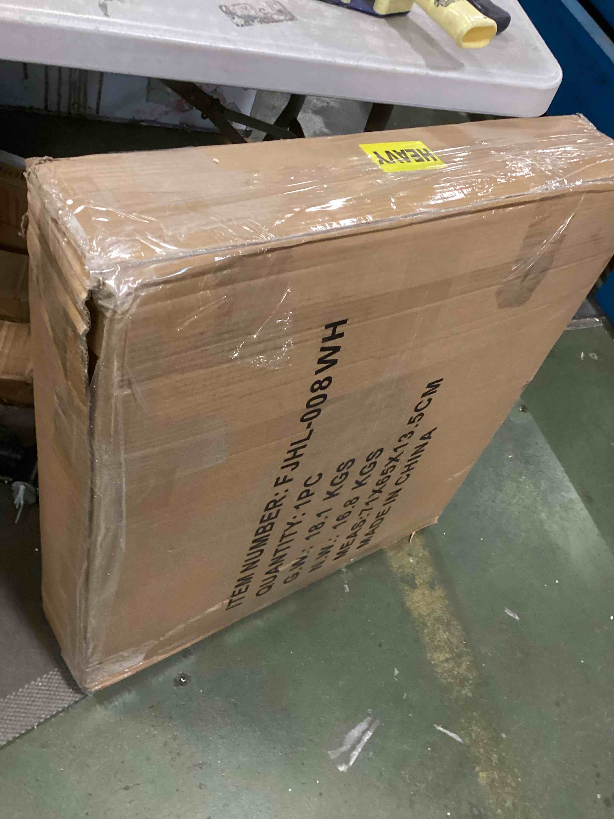 https://s3.amazonaws.com/lotting-images-prod/bidfta/BLU4940877_1704803229446.jpeg