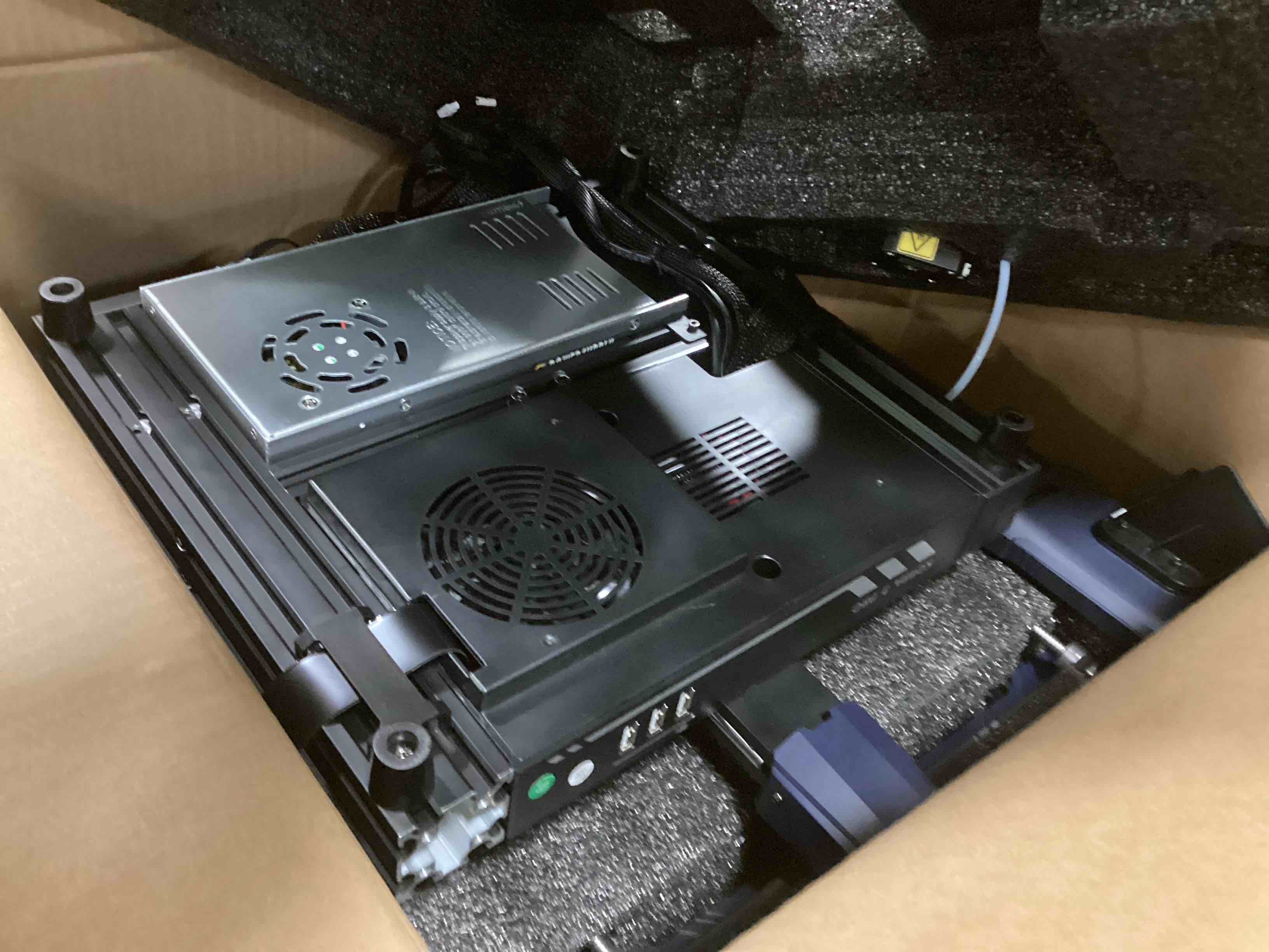 https://s3.amazonaws.com/lotting-images-prod/bidfta/BLU4940983_1704812228304.jpeg