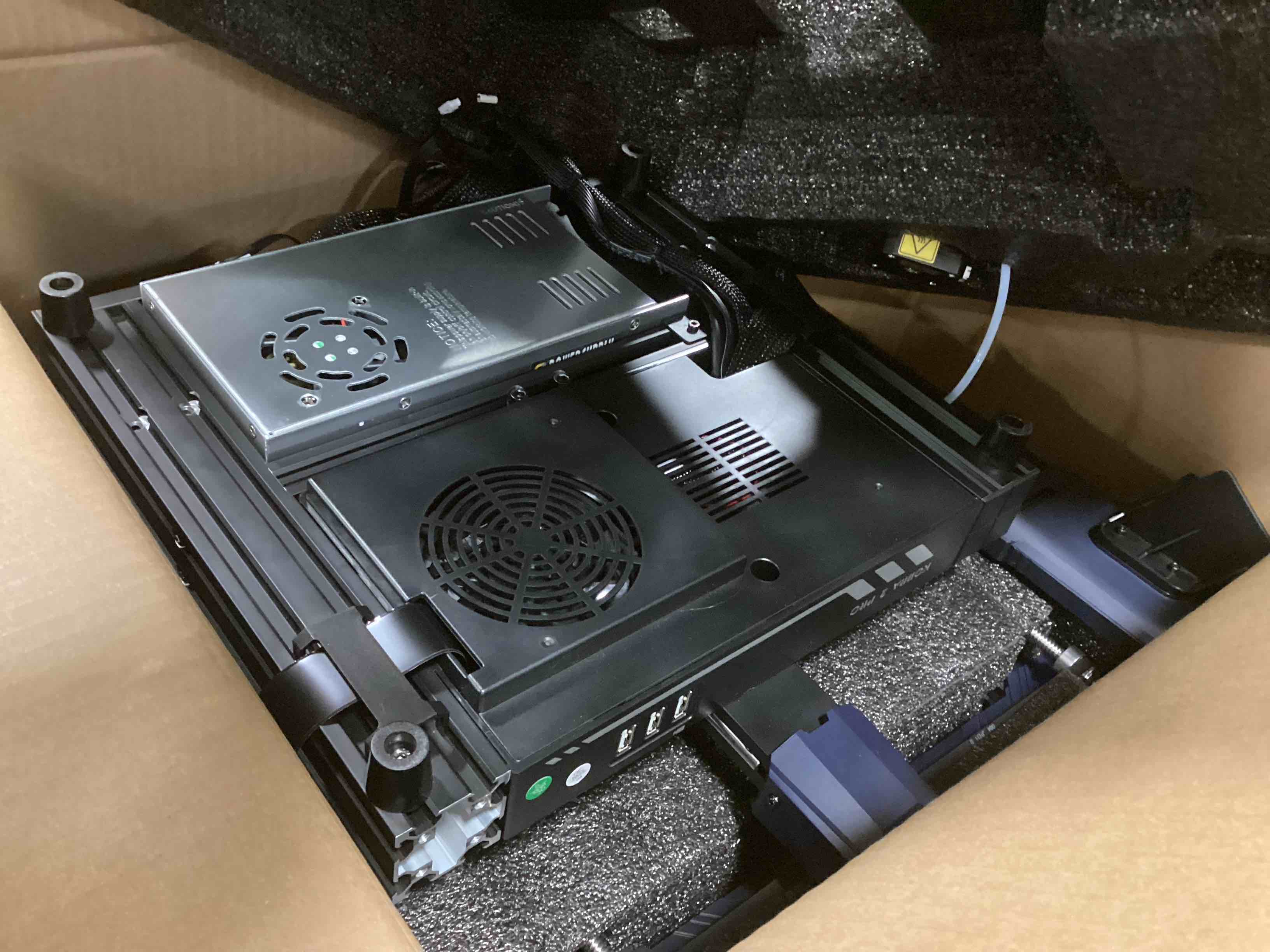 https://s3.amazonaws.com/lotting-images-prod/bidfta/BLU4940983_1704812229137.jpeg