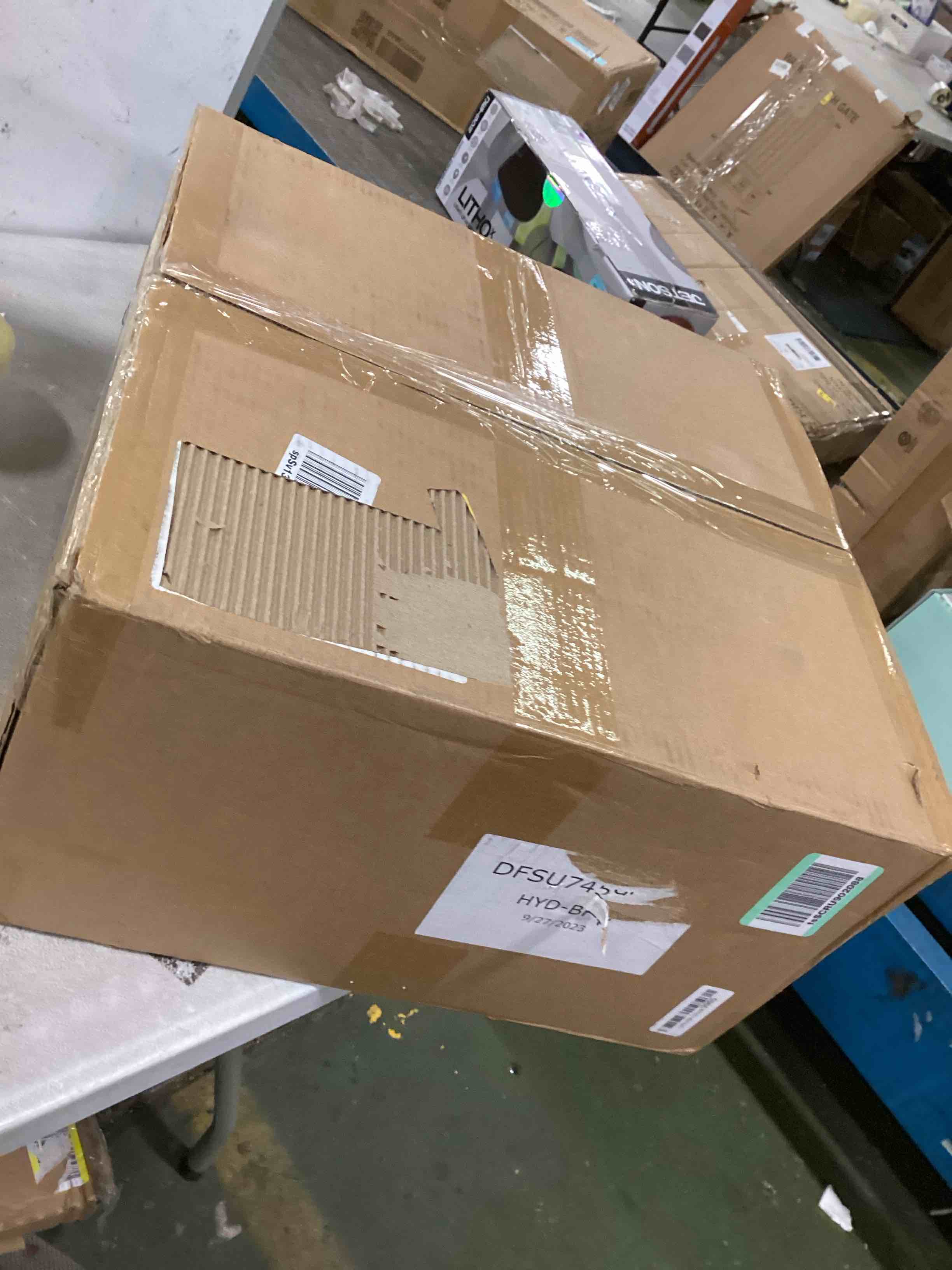 https://s3.amazonaws.com/lotting-images-prod/bidfta/BLU4940983_1704812248207.jpeg