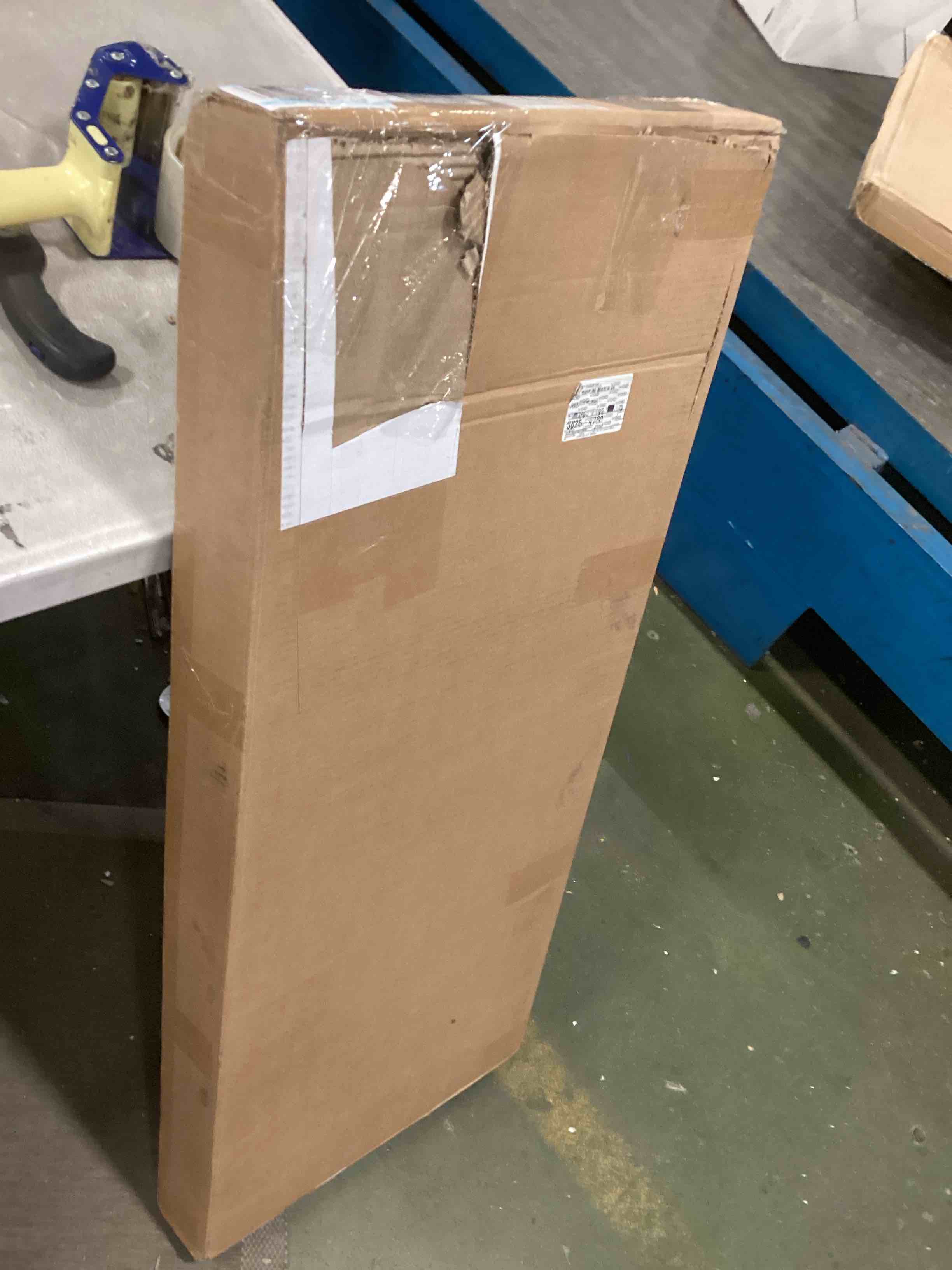 https://s3.amazonaws.com/lotting-images-prod/bidfta/BLU4941123_1704826926014.jpeg