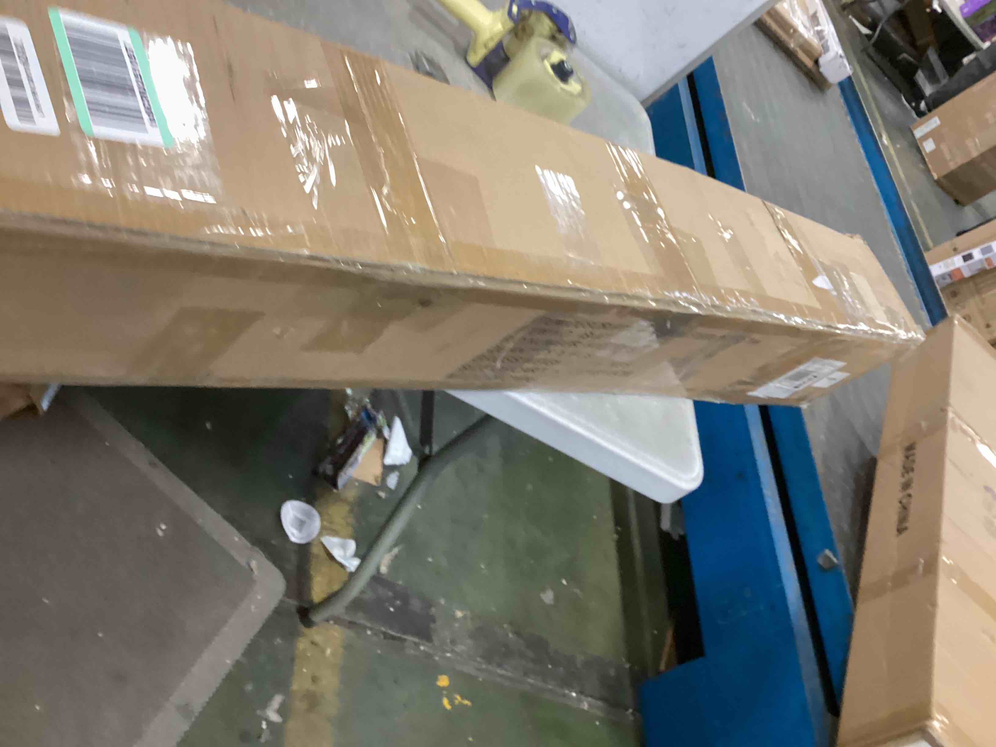 https://s3.amazonaws.com/lotting-images-prod/bidfta/BLU4941146_1704828571454.jpeg