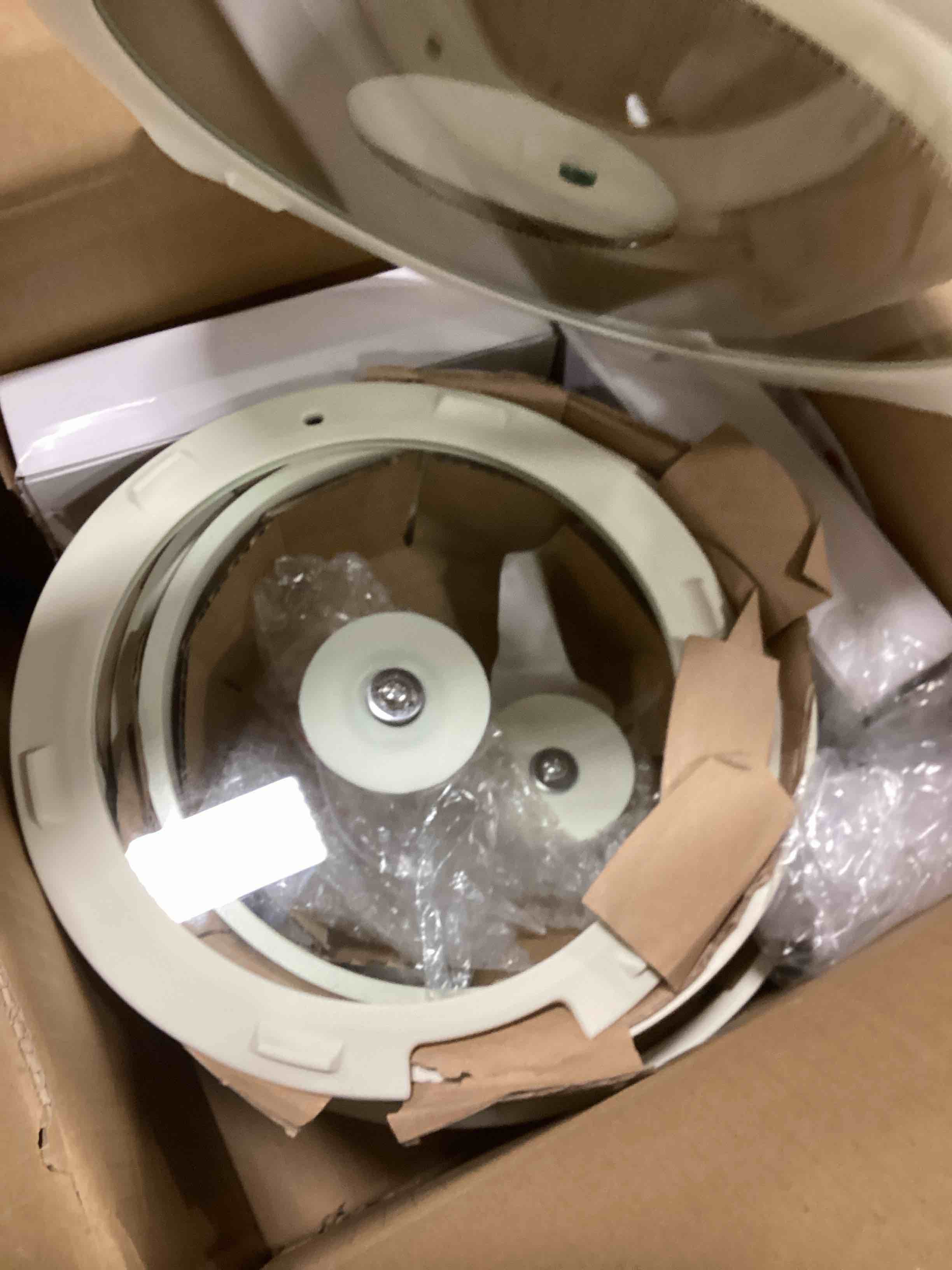 https://s3.amazonaws.com/lotting-images-prod/bidfta/BLU4941404_1704976960237.jpeg