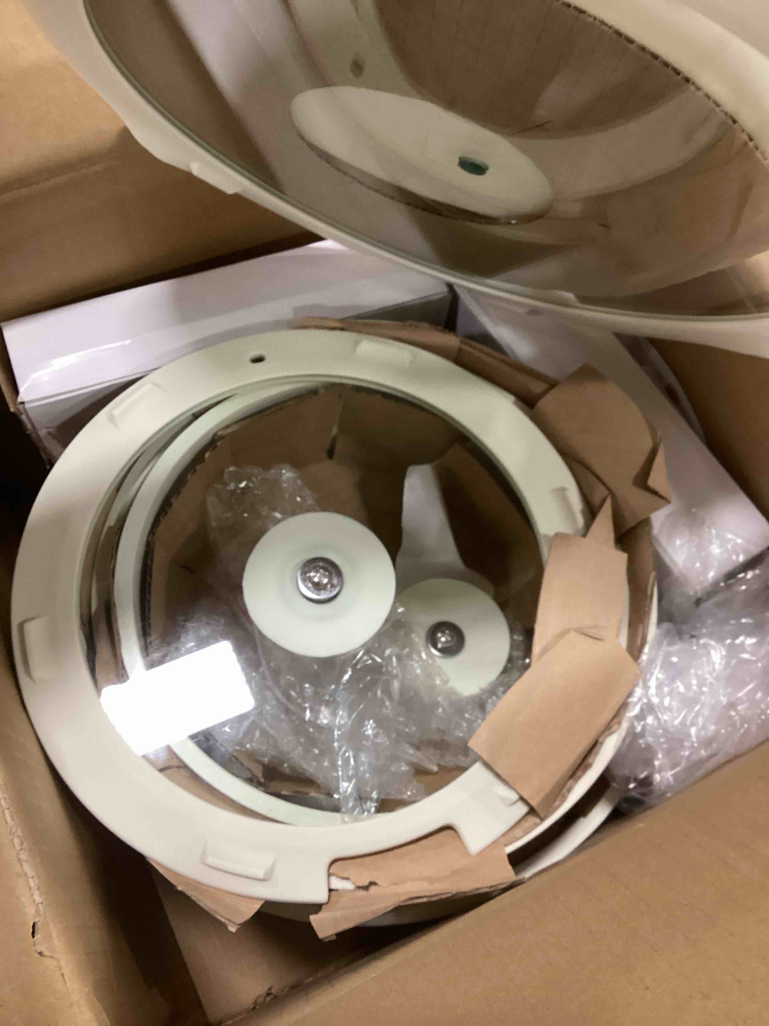 https://s3.amazonaws.com/lotting-images-prod/bidfta/BLU4941404_1704976961055.jpeg